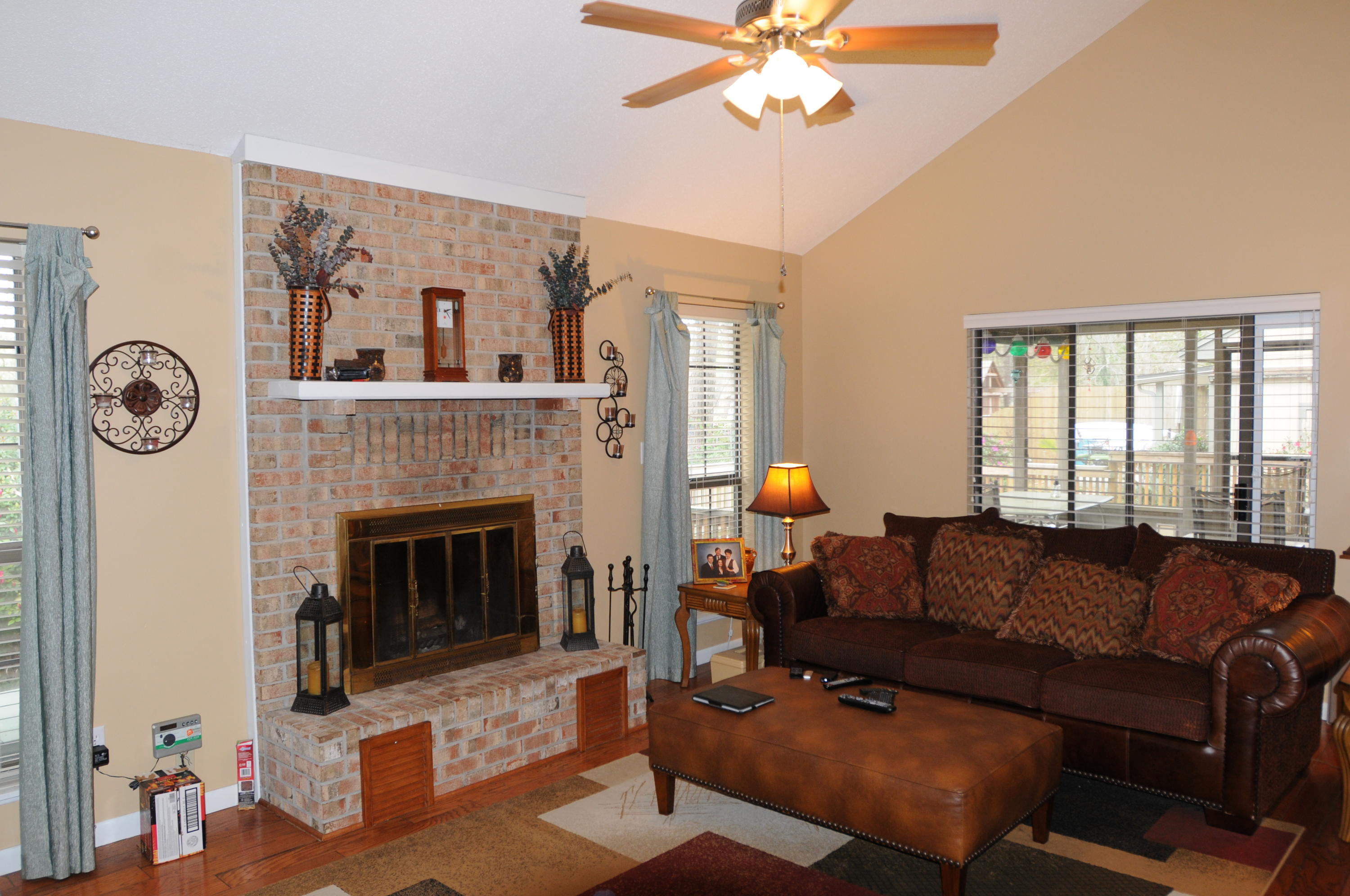 PINEWOOD ESTATES 2 - Residential Lease
