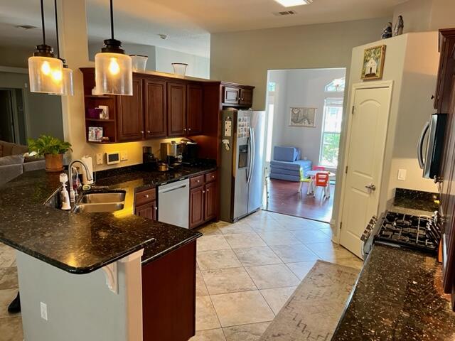 THE MEADOWS - Residential Lease