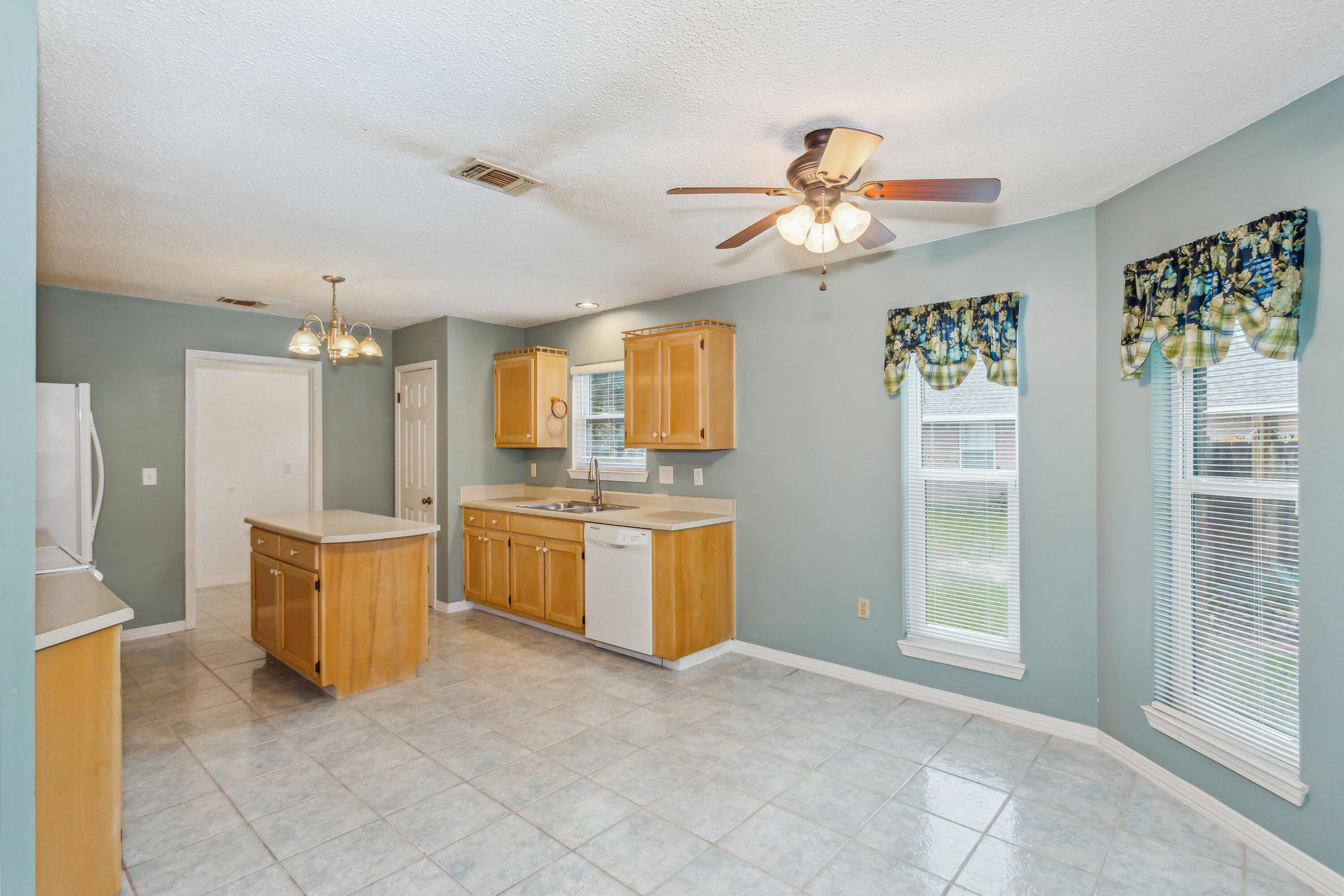 HOLLEY BY THE SEA - Residential