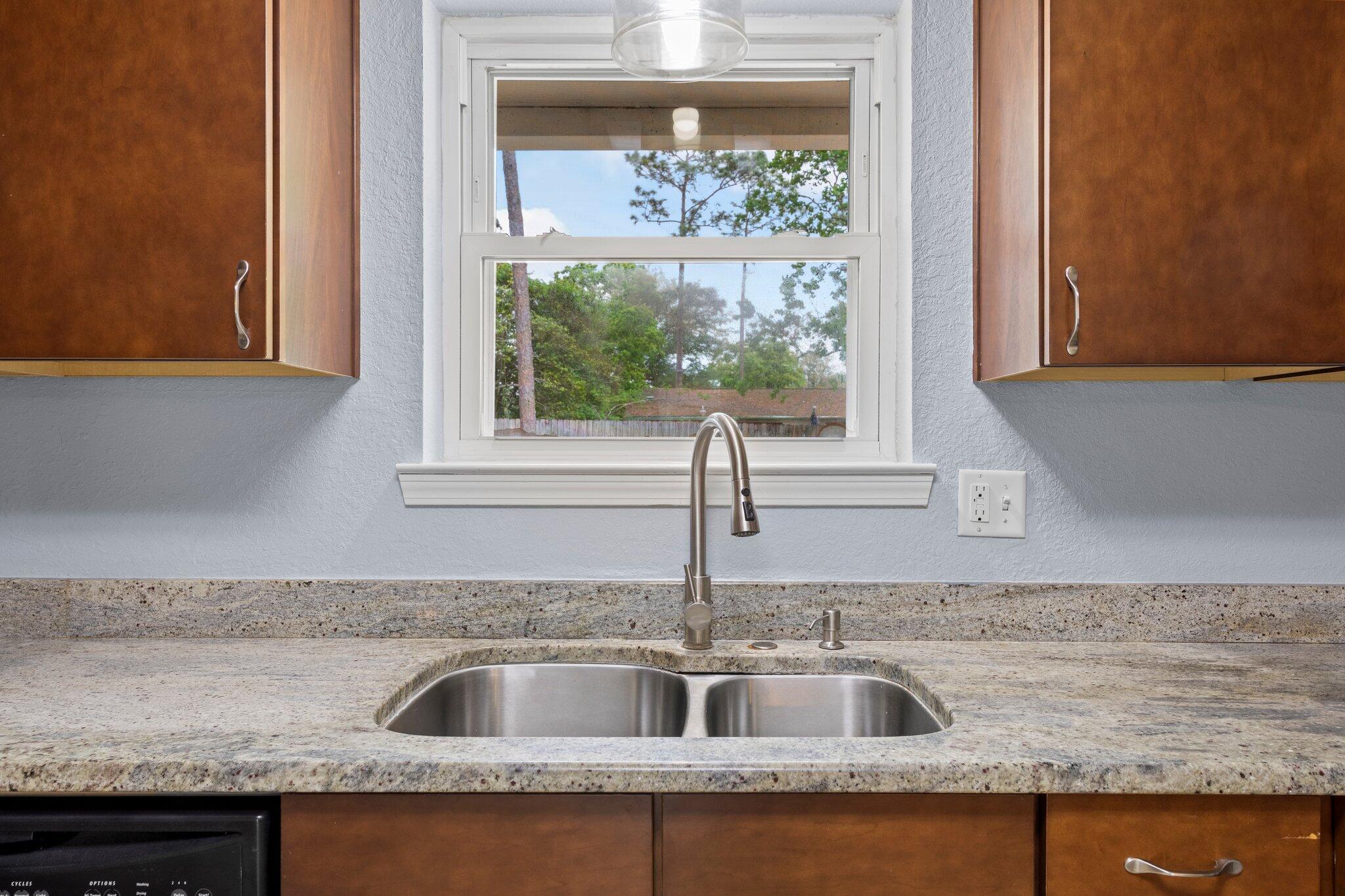 PALM ESTATES UNIT 3 - Residential Lease