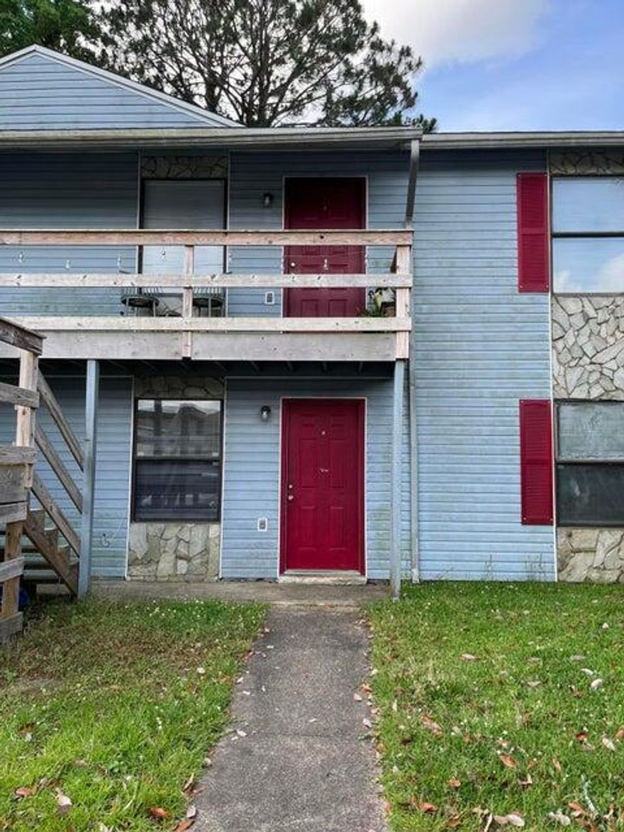 Two bedroom one bath unit located in Green Acres.