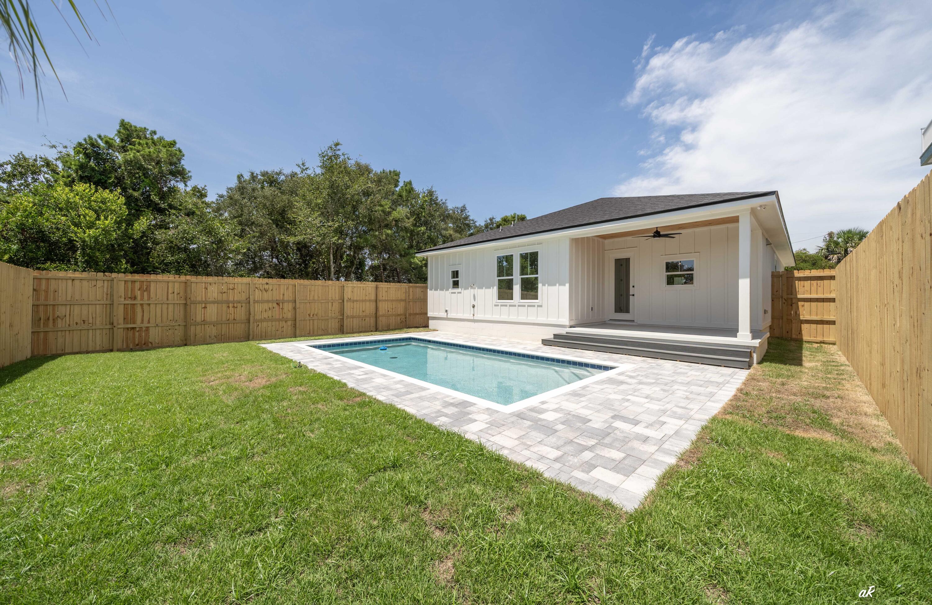 LAGUNA BEACH 8TH ADDN - Residential