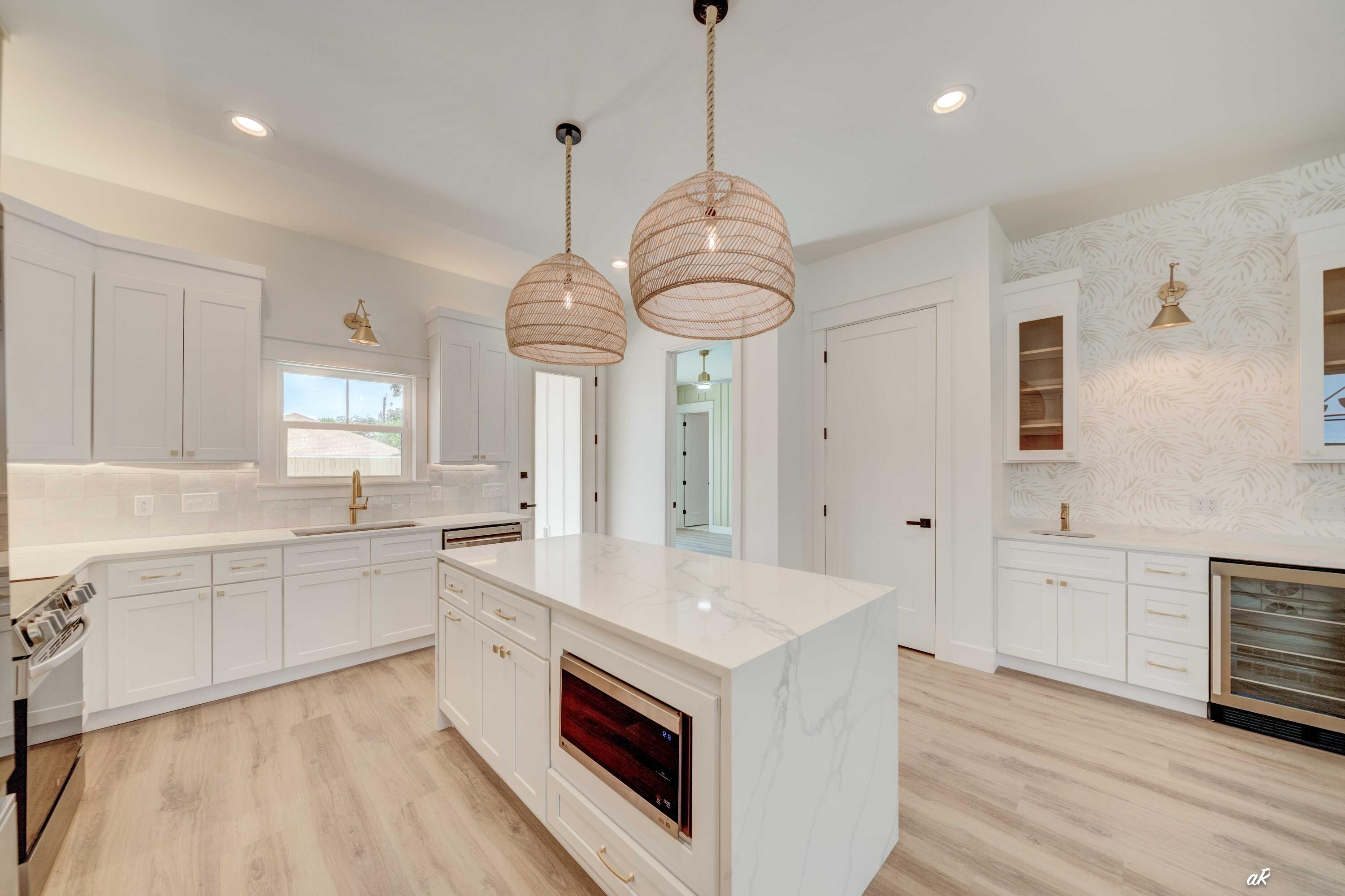 LAGUNA BEACH 8TH ADDN - Residential