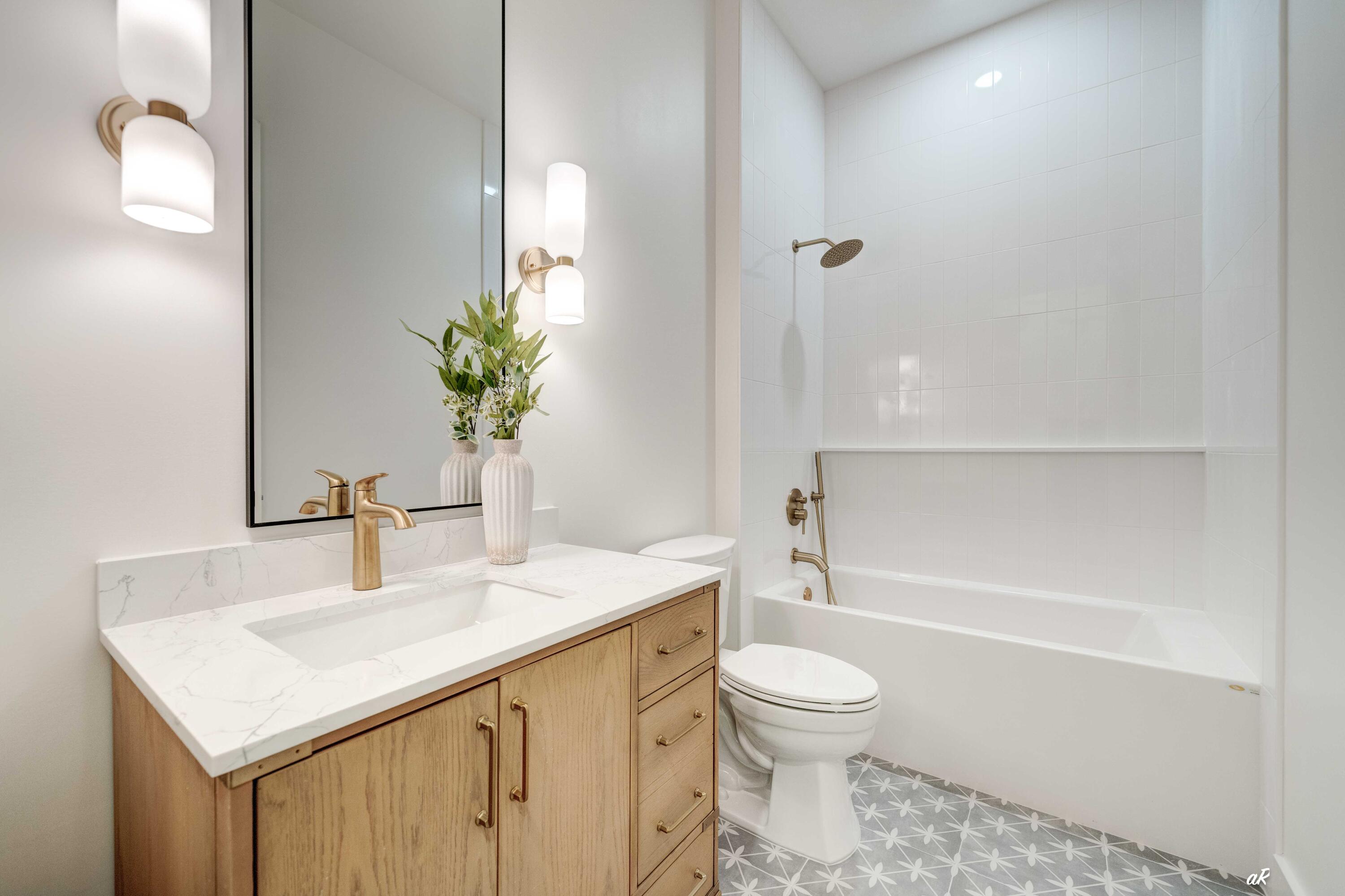 LAGUNA BEACH 8TH ADDN - Residential