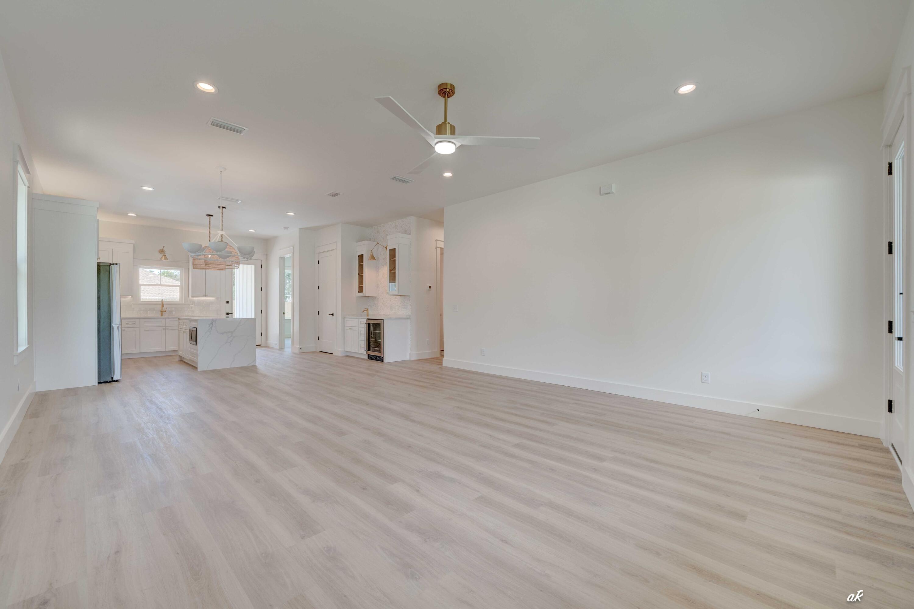 LAGUNA BEACH 8TH ADDN - Residential