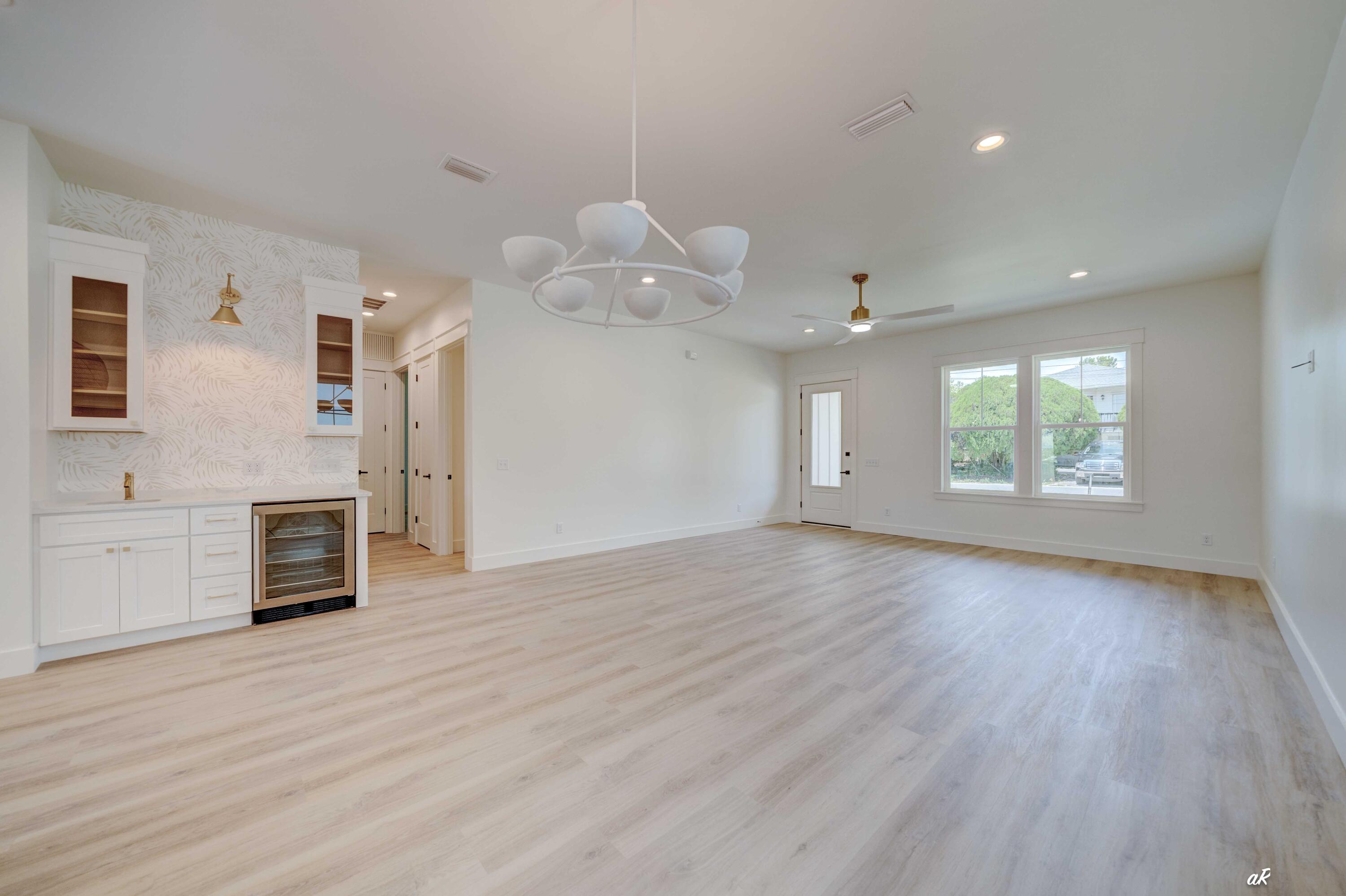 LAGUNA BEACH 8TH ADDN - Residential