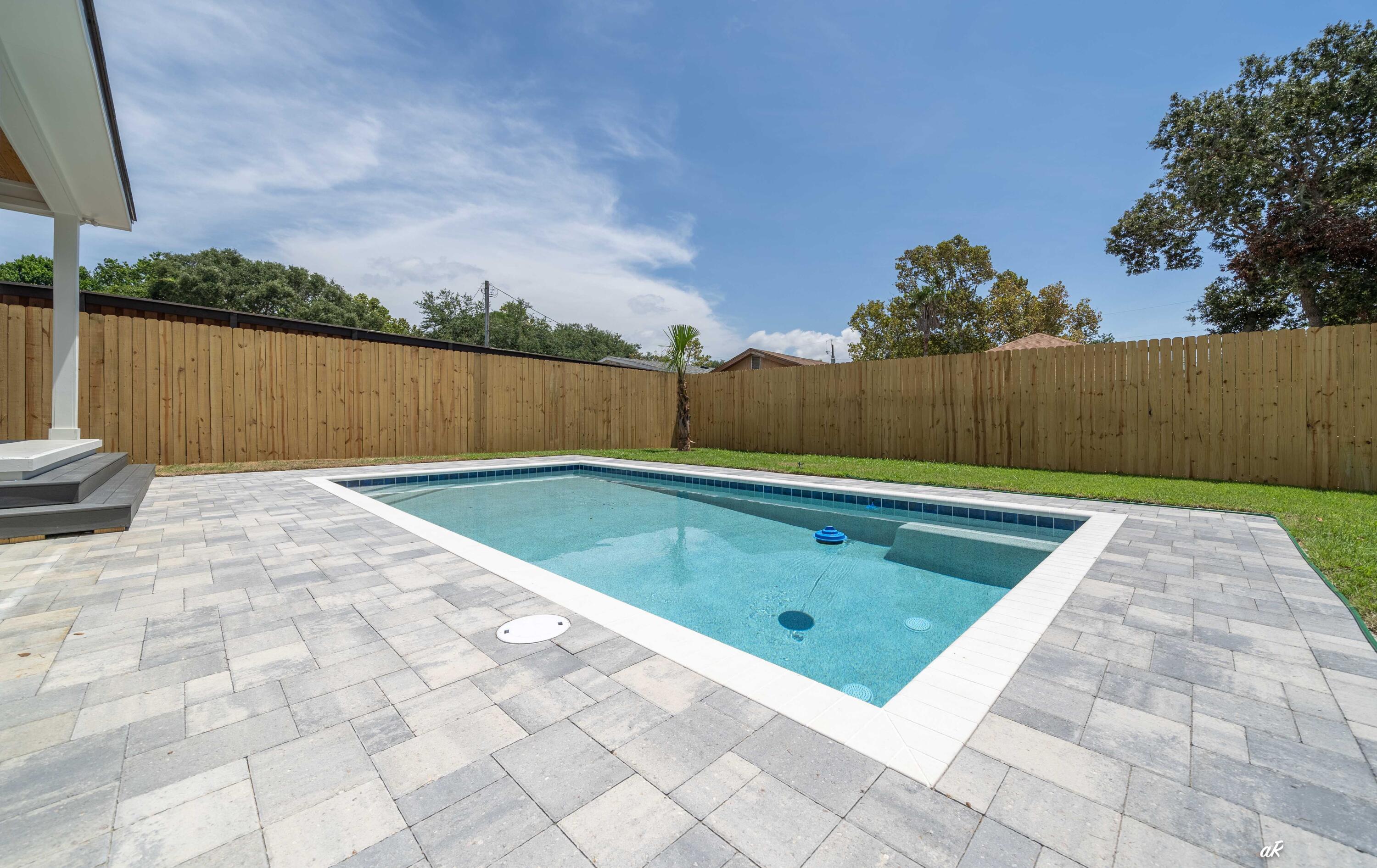 LAGUNA BEACH 8TH ADDN - Residential