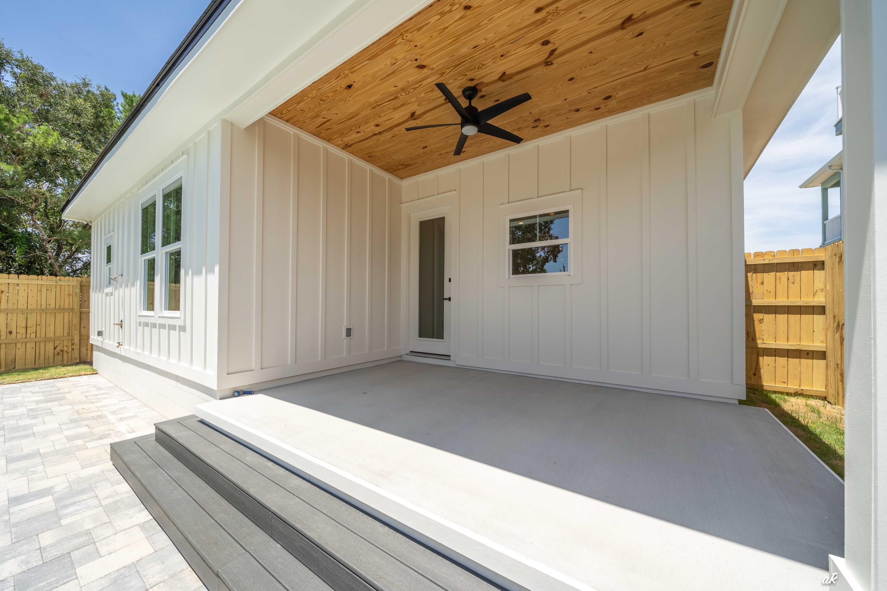 LAGUNA BEACH 8TH ADDN - Residential