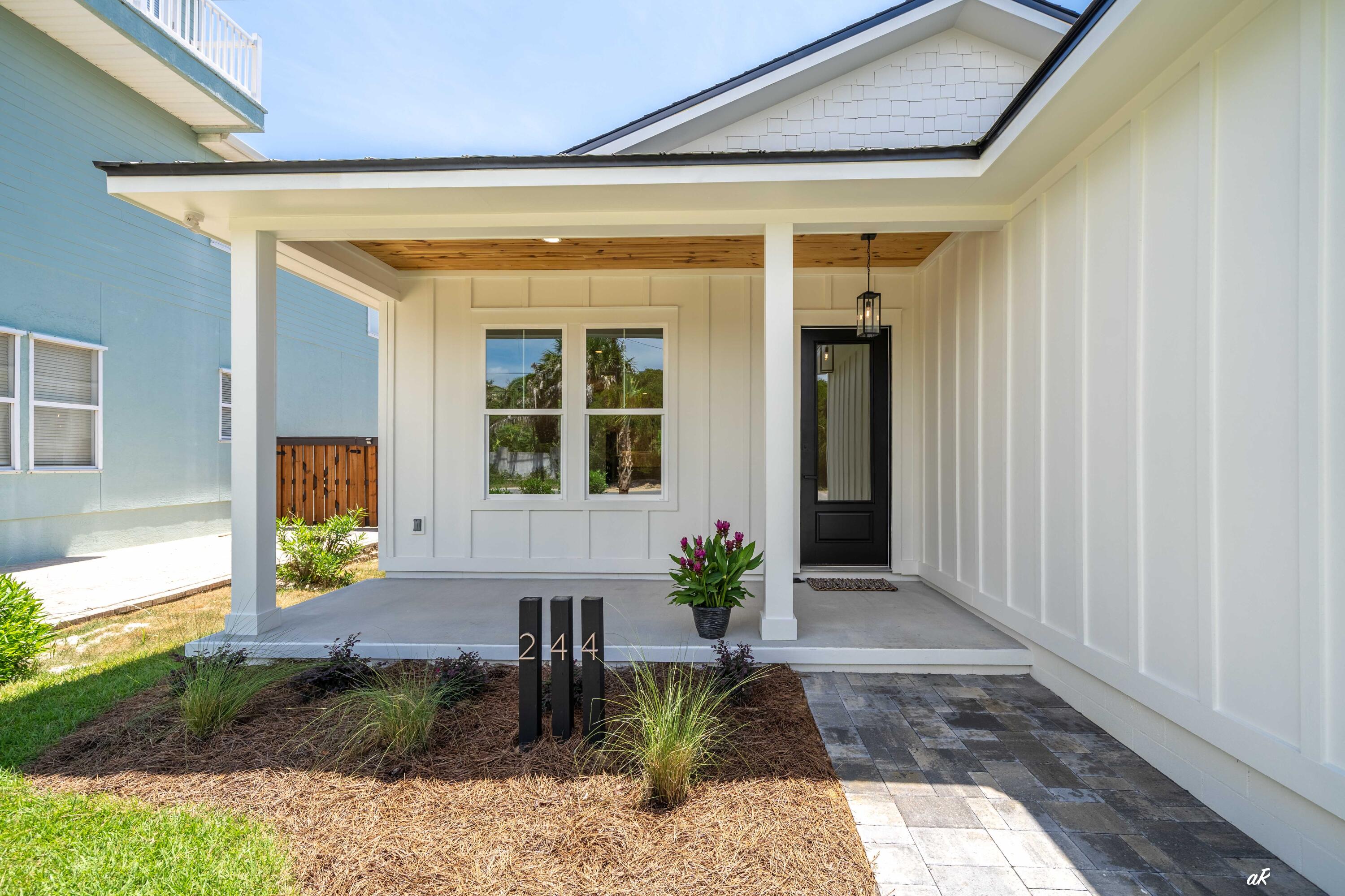 LAGUNA BEACH 8TH ADDN - Residential