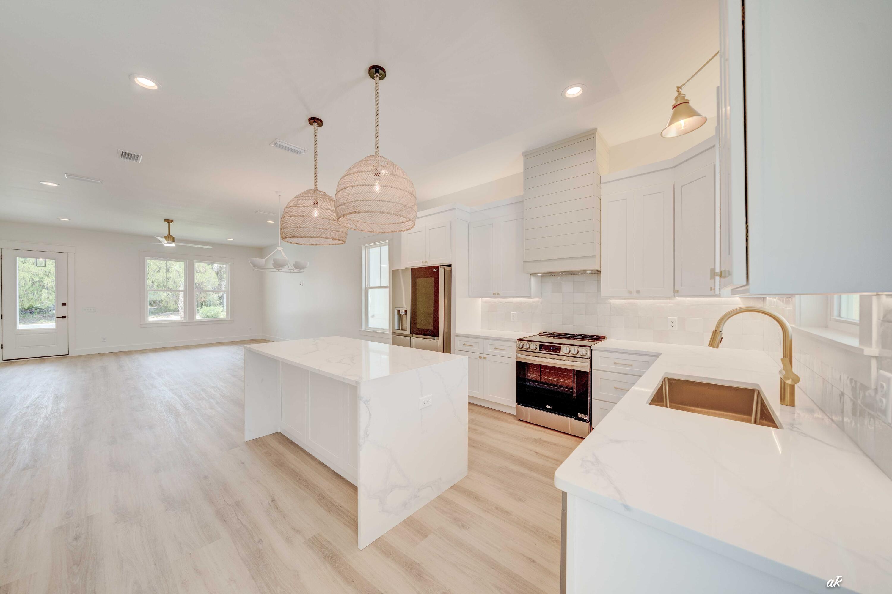 LAGUNA BEACH 8TH ADDN - Residential