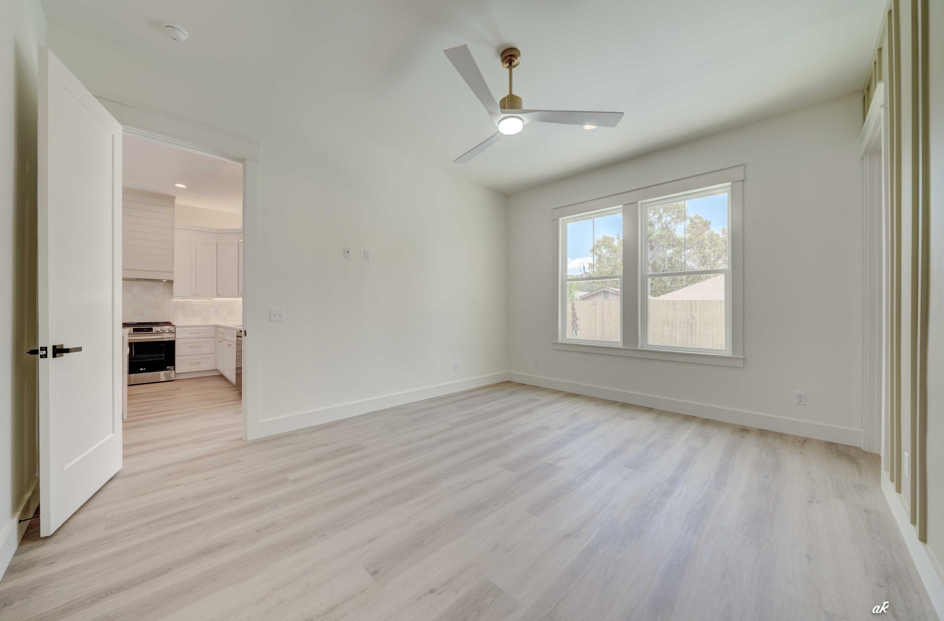 LAGUNA BEACH 8TH ADDN - Residential