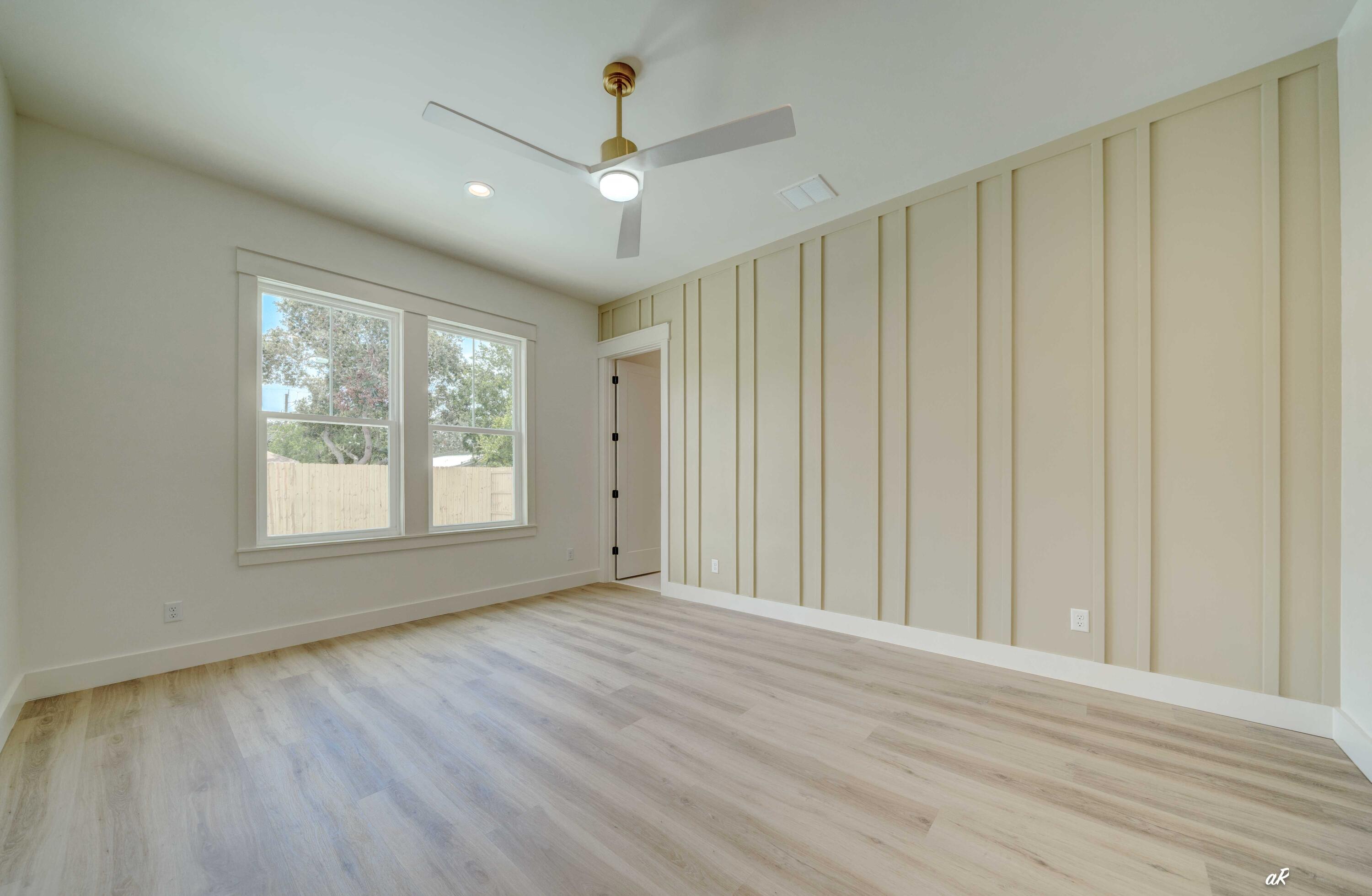 LAGUNA BEACH 8TH ADDN - Residential