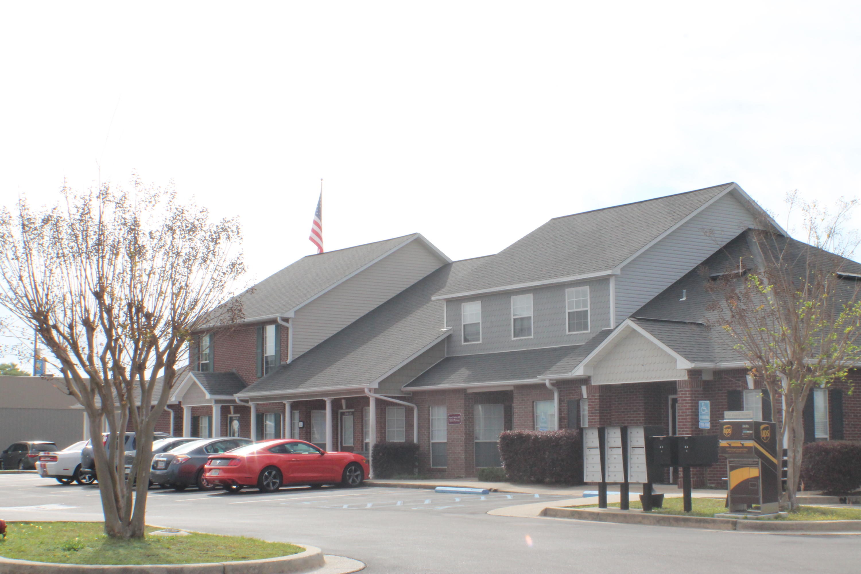 Main image without alt text