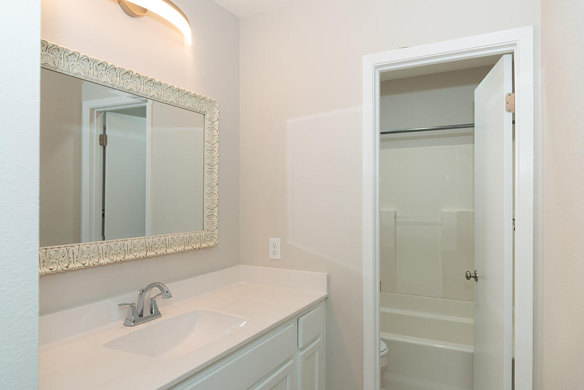 OAKRIDGE MANOR - Residential Lease