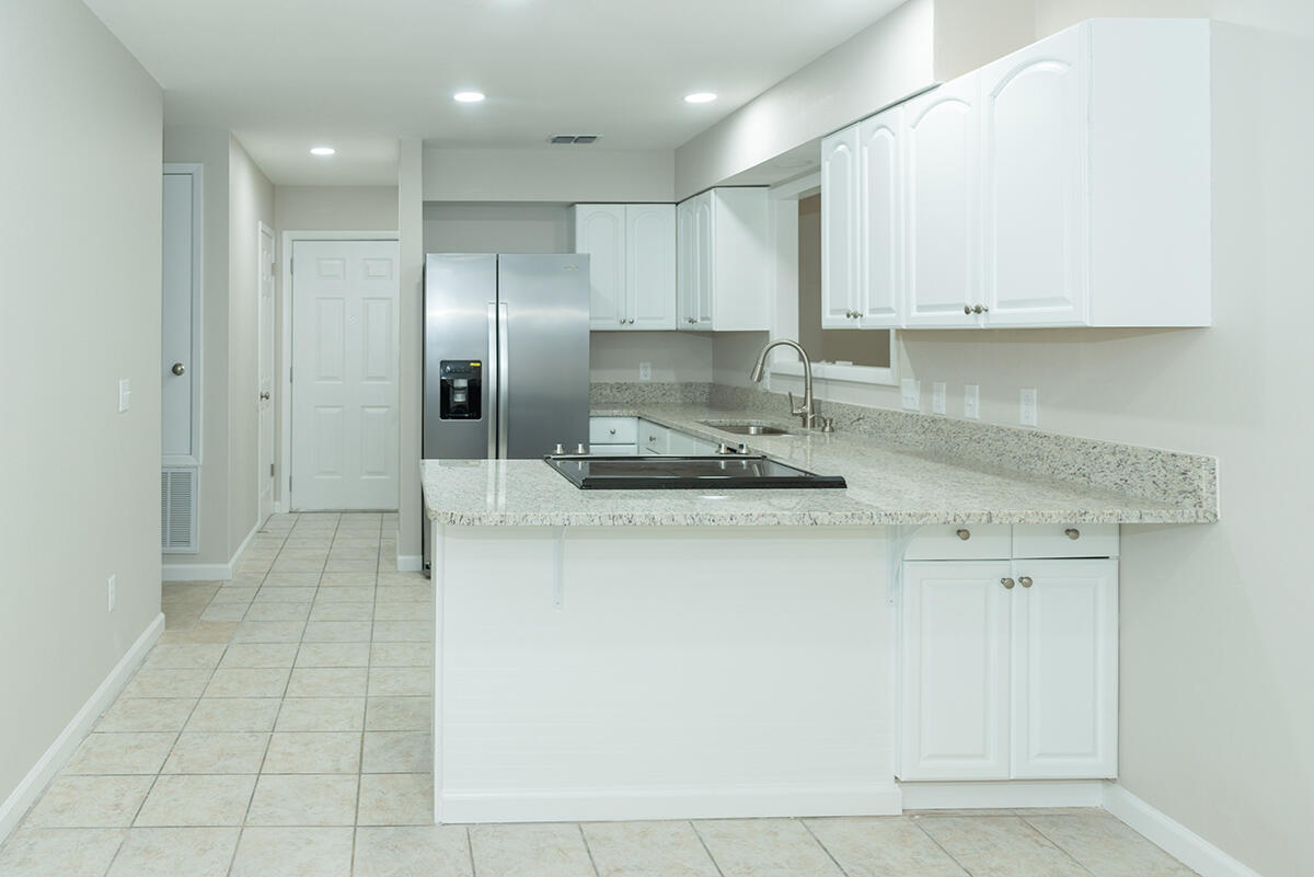 OAKRIDGE MANOR - Residential Lease