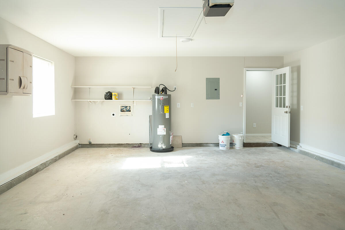 OAKRIDGE MANOR - Residential Lease