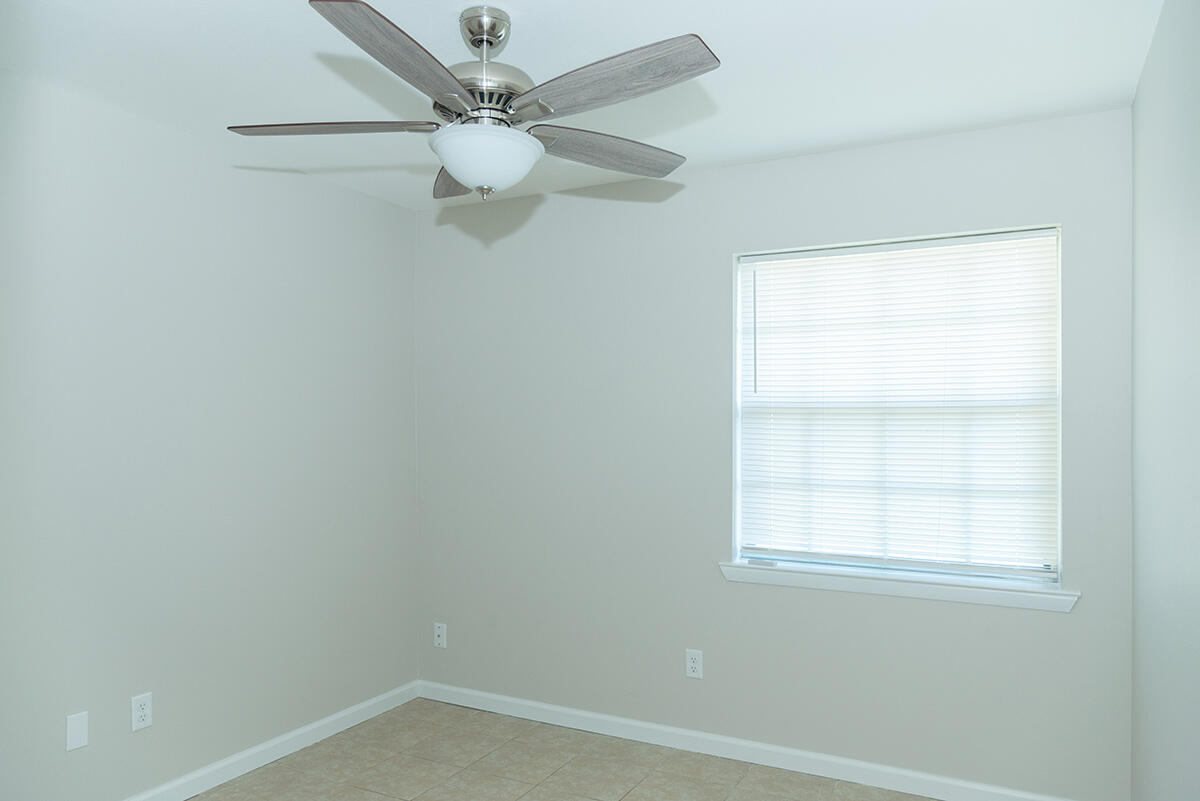 OAKRIDGE MANOR - Residential Lease