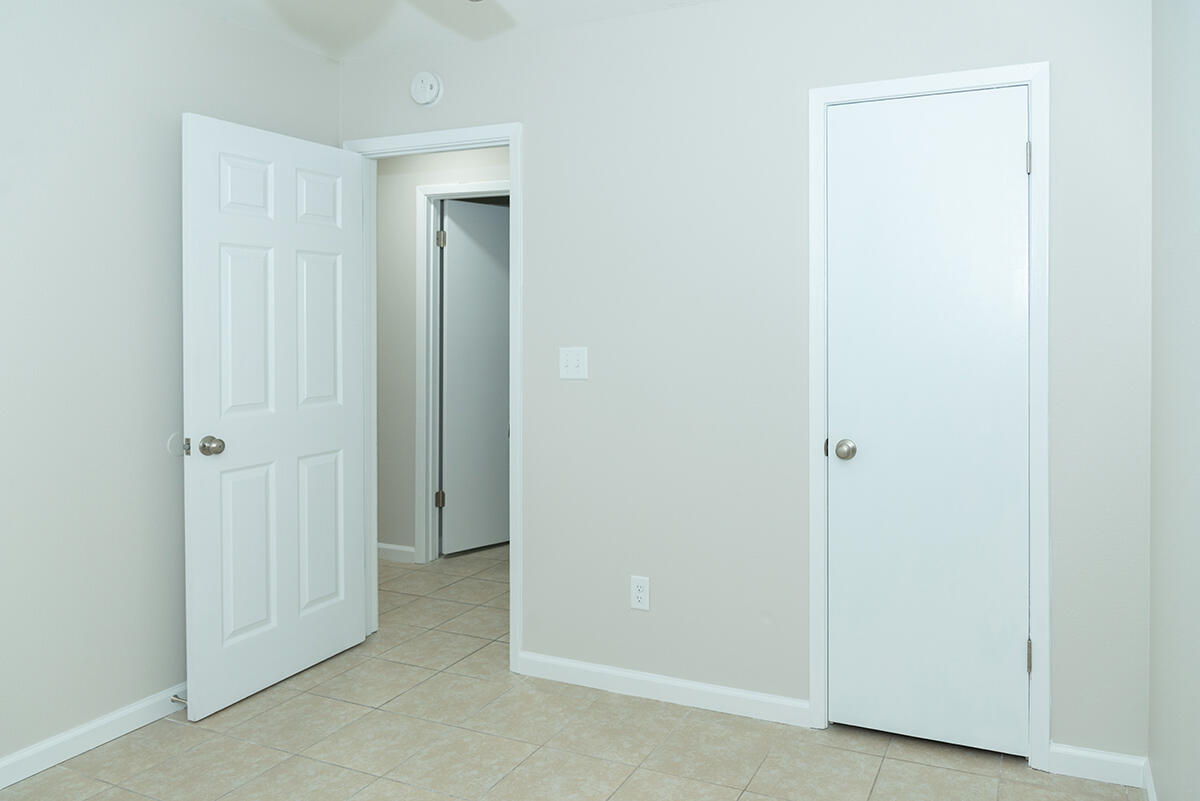 OAKRIDGE MANOR - Residential Lease