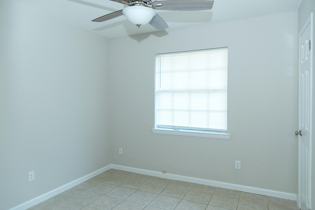 OAKRIDGE MANOR - Residential Lease