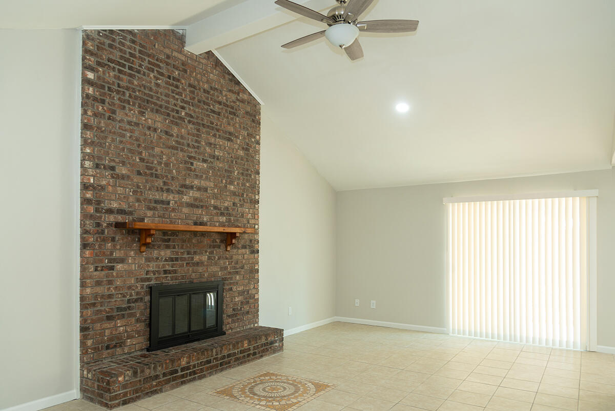 OAKRIDGE MANOR - Residential Lease