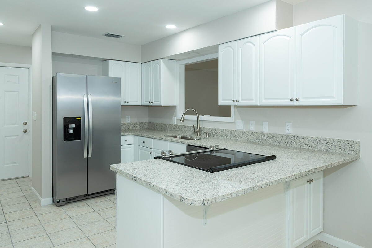 OAKRIDGE MANOR - Residential Lease