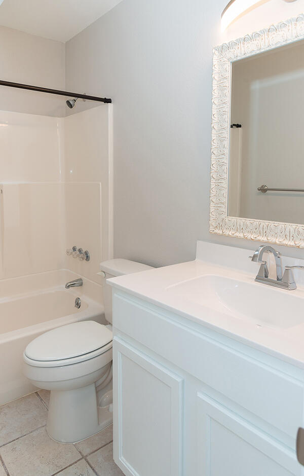 OAKRIDGE MANOR - Residential Lease