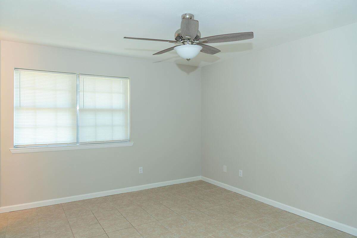 OAKRIDGE MANOR - Residential Lease