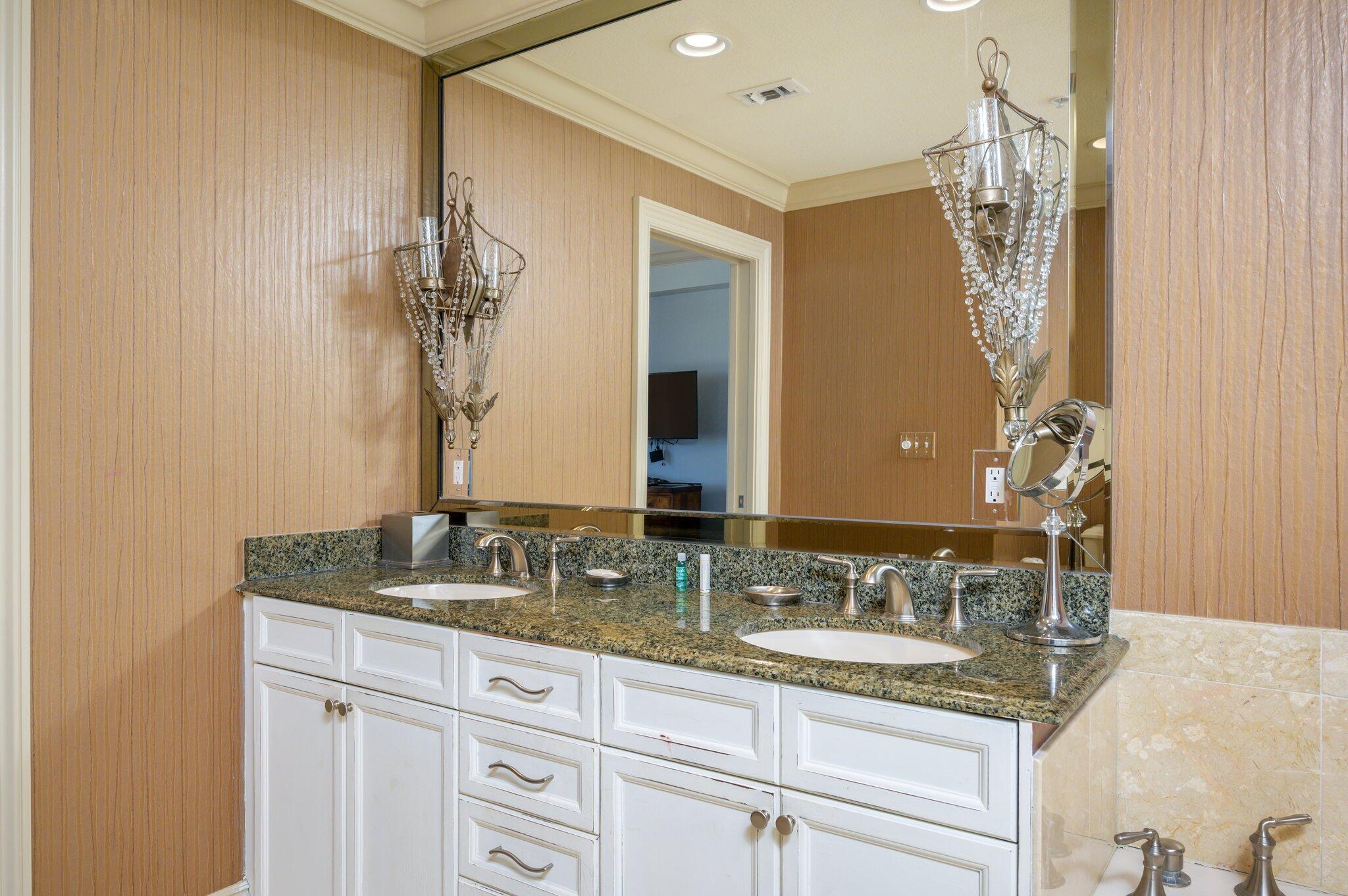 EMERALD GRANDE - Residential