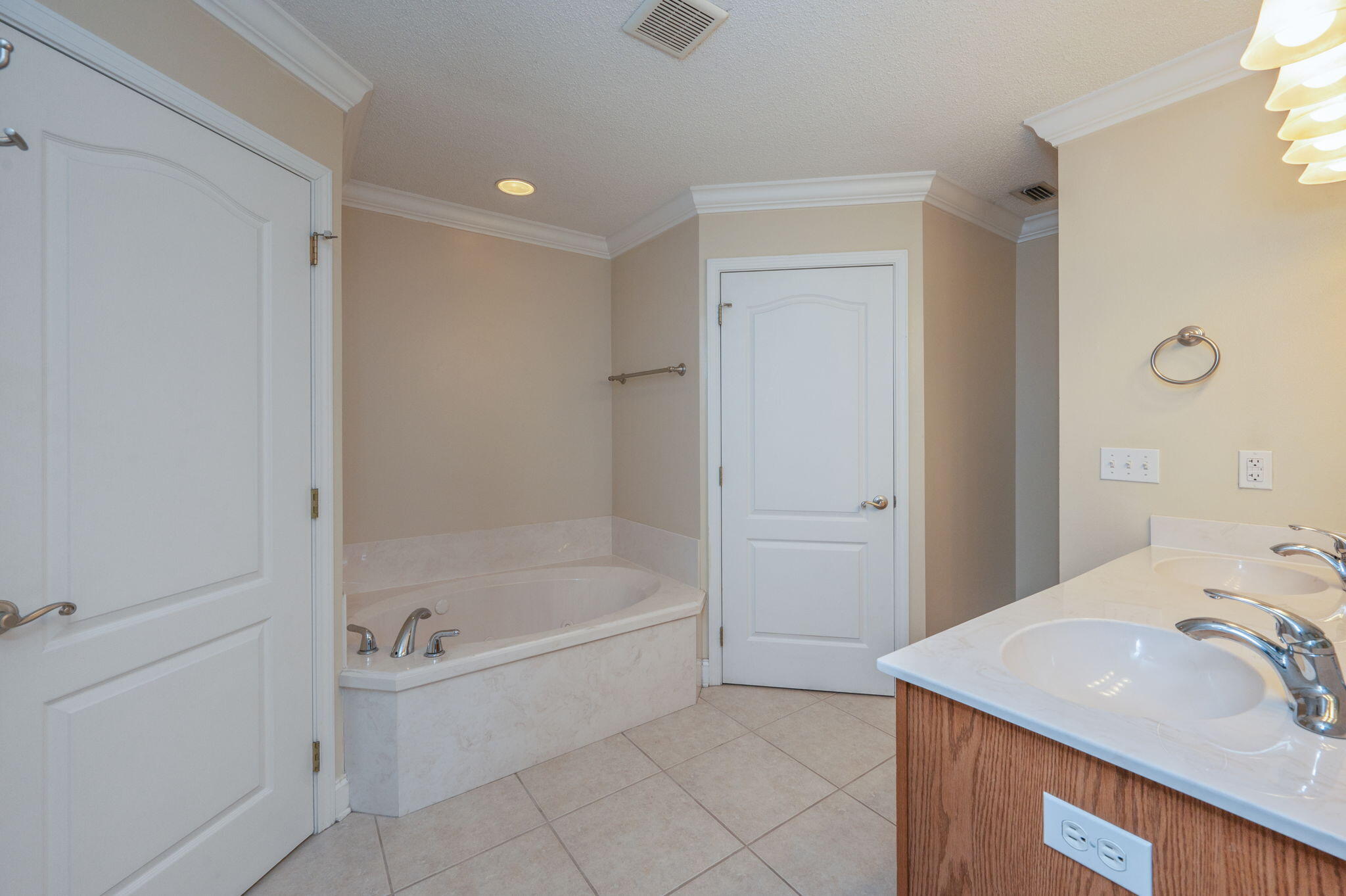 TRAILWOOD ESTATES - Residential Lease