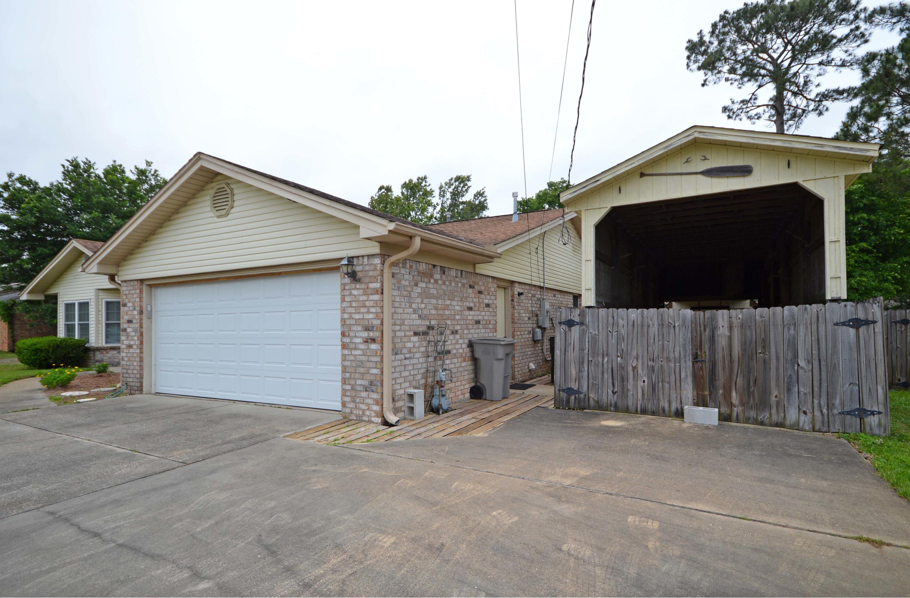 PINE LAKE ESTATES - Residential