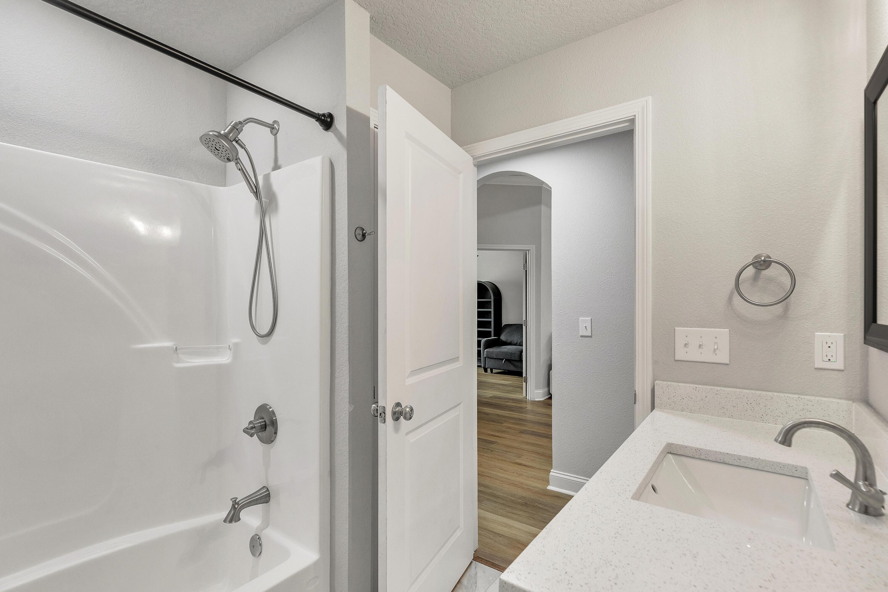 FOREST HEIGHTS - Residential Lease