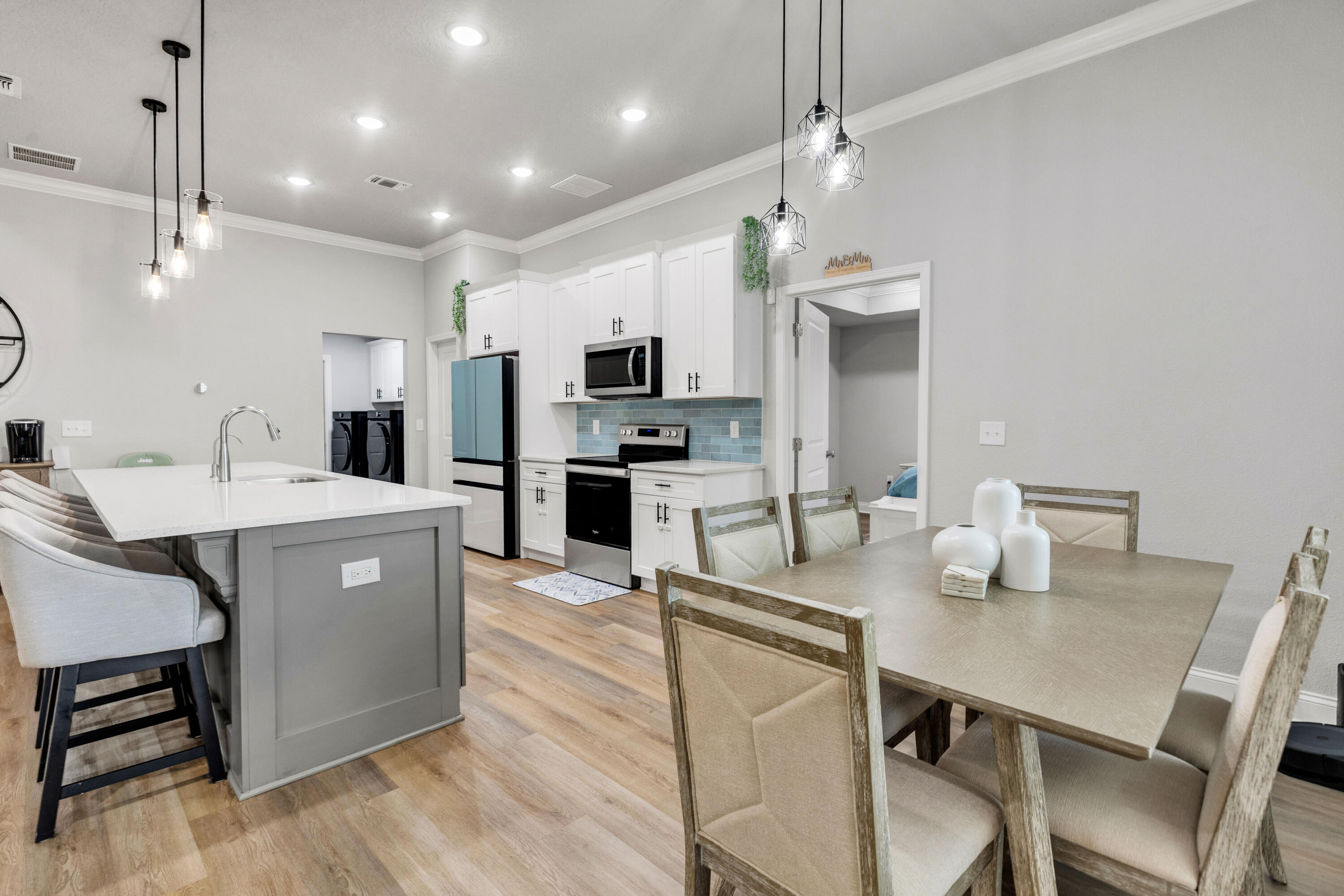 FOREST HEIGHTS - Residential Lease