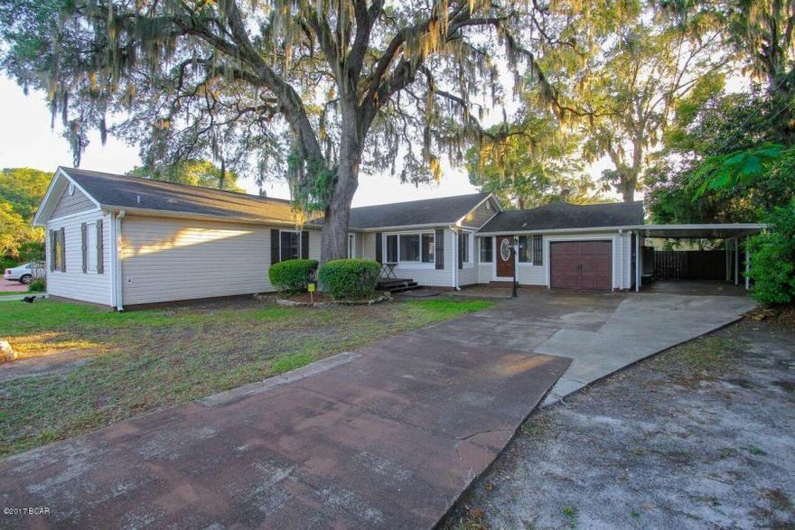 Back on the market long with a prie reduction. Absolutely beautiful home with lots of extras and all in excellent condition. Very large bedrooms and large bathrooms with two masters one in the front of the house and one in the rear.Huge den area as well as dining area and sitting room. This home is very deceiving from the road as the owner remodeled the property with intentions of staying. Kitchen has modern appliances and flooring throughout has been redone. The yard is fenced and has many Spanish Oak Moss trees. Then lets get to the climate controlled garage for that special automobile. this property has it all.