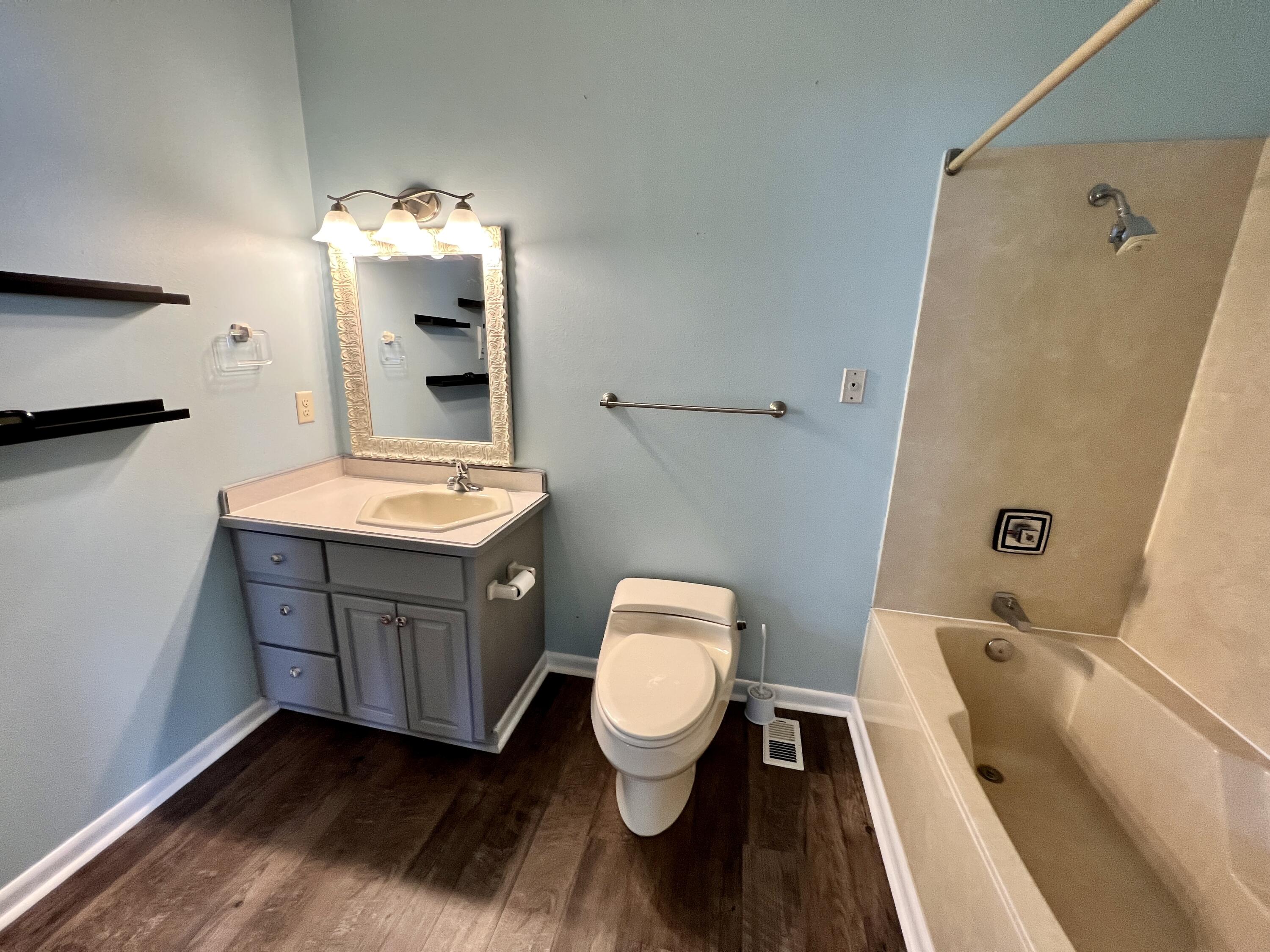 FOREST SHORES - Residential