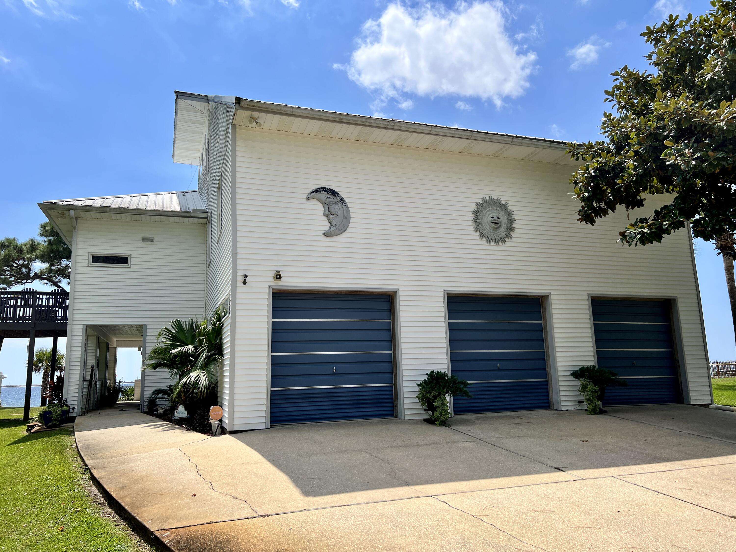 FOREST SHORES - Residential