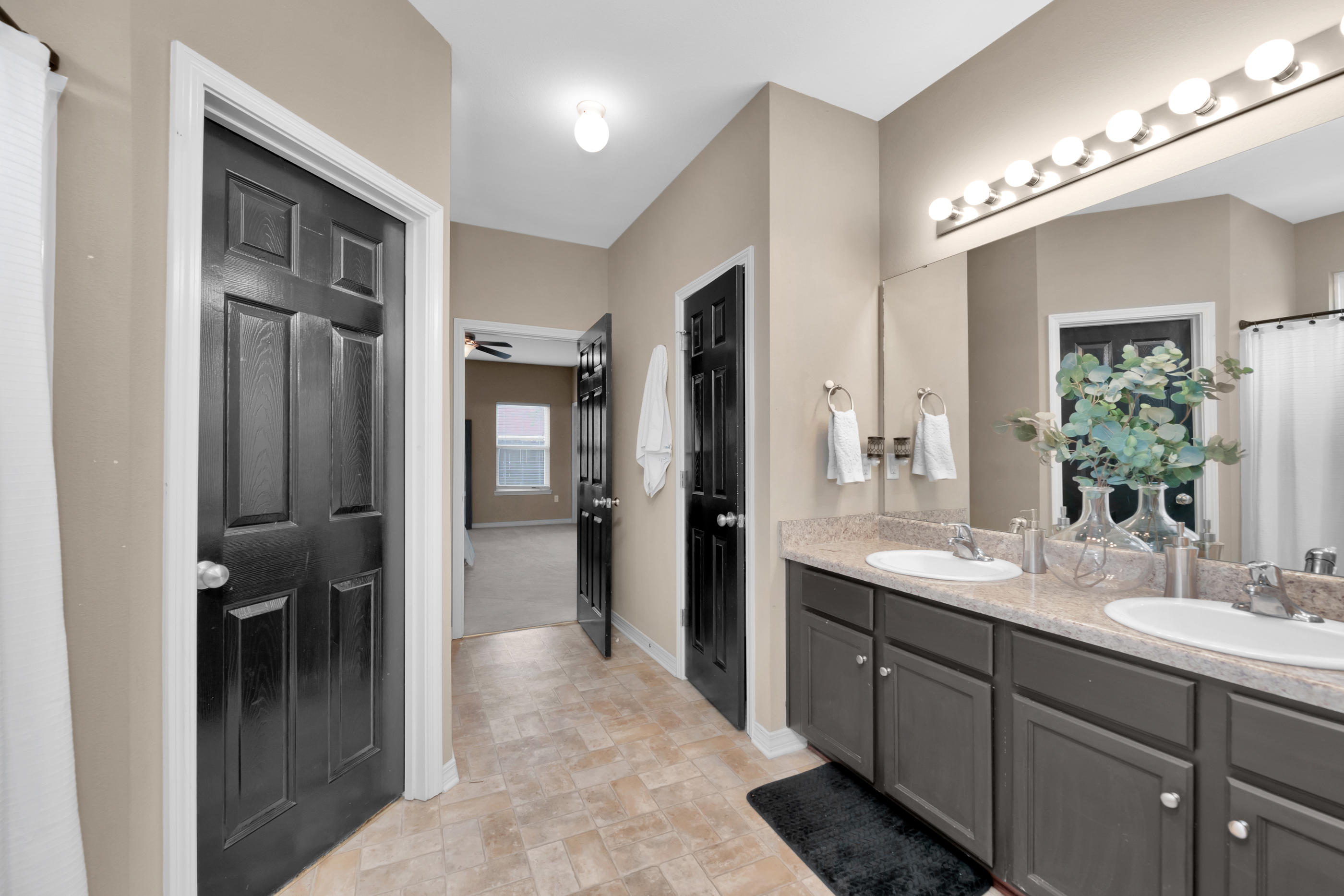 HERITAGE MANOR - Residential