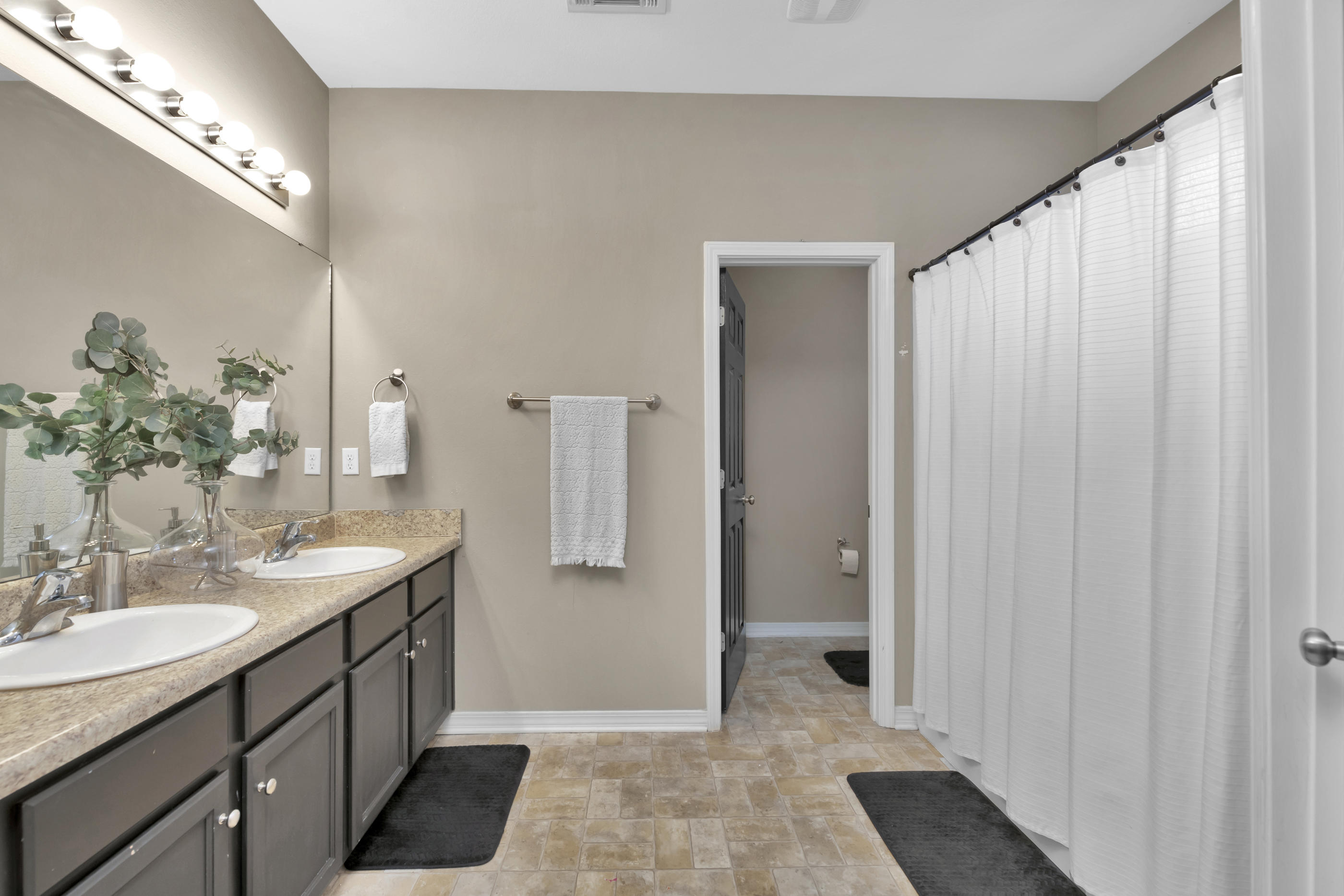 HERITAGE MANOR - Residential