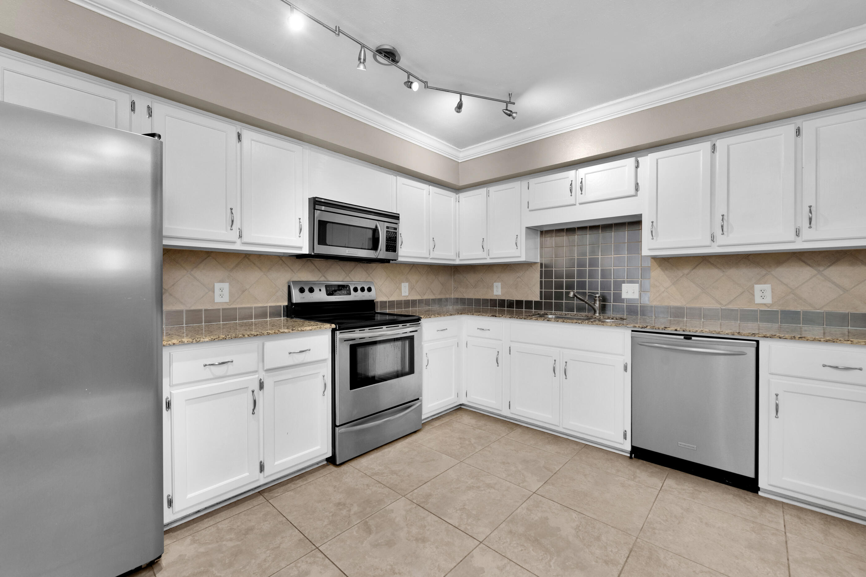 FOXWOOD ESTATES 1 - Residential