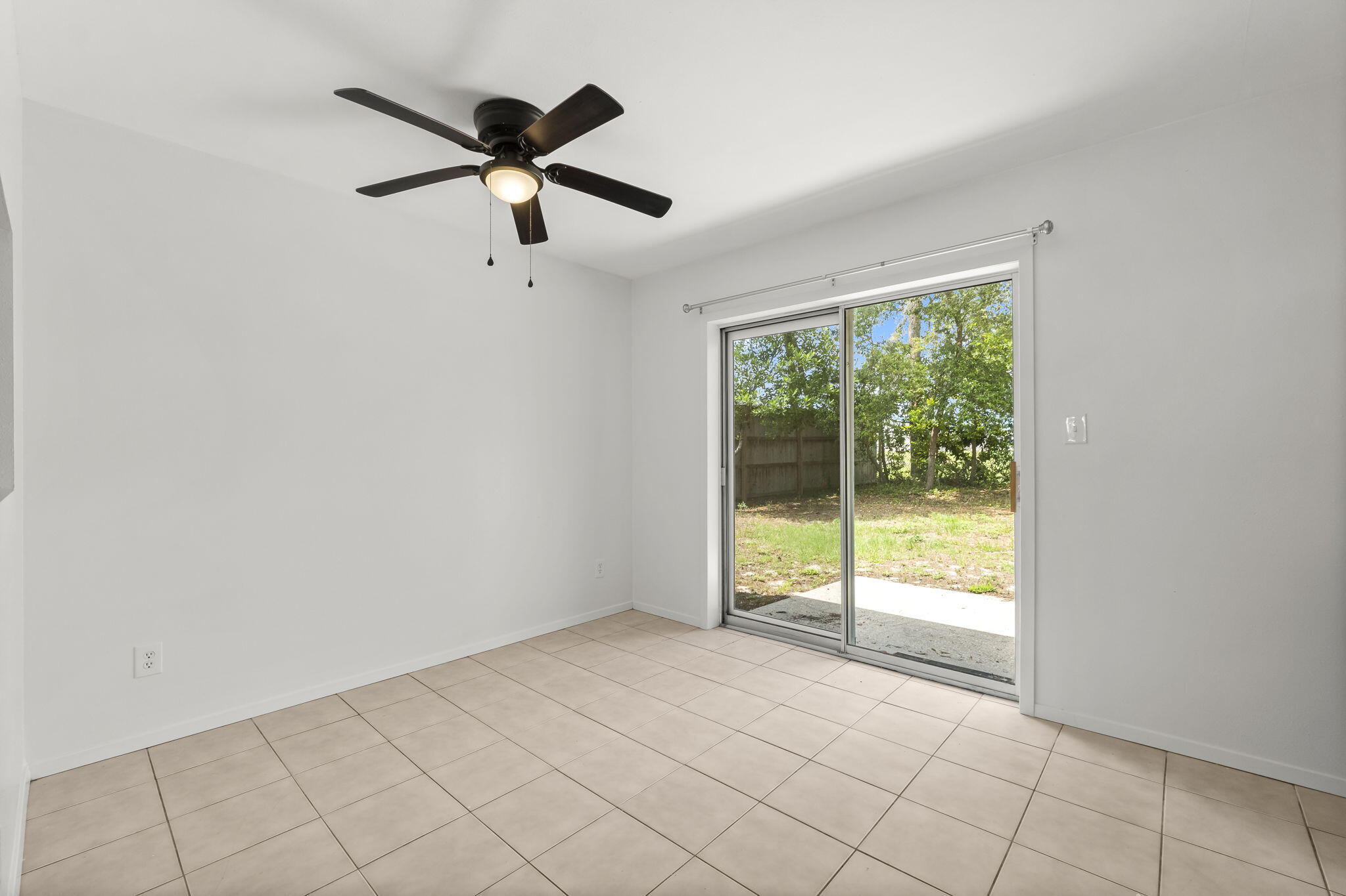 BEACH HIGHLAND - Residential Lease