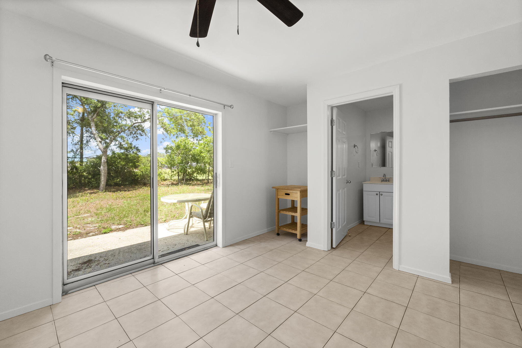 BEACH HIGHLAND - Residential Lease