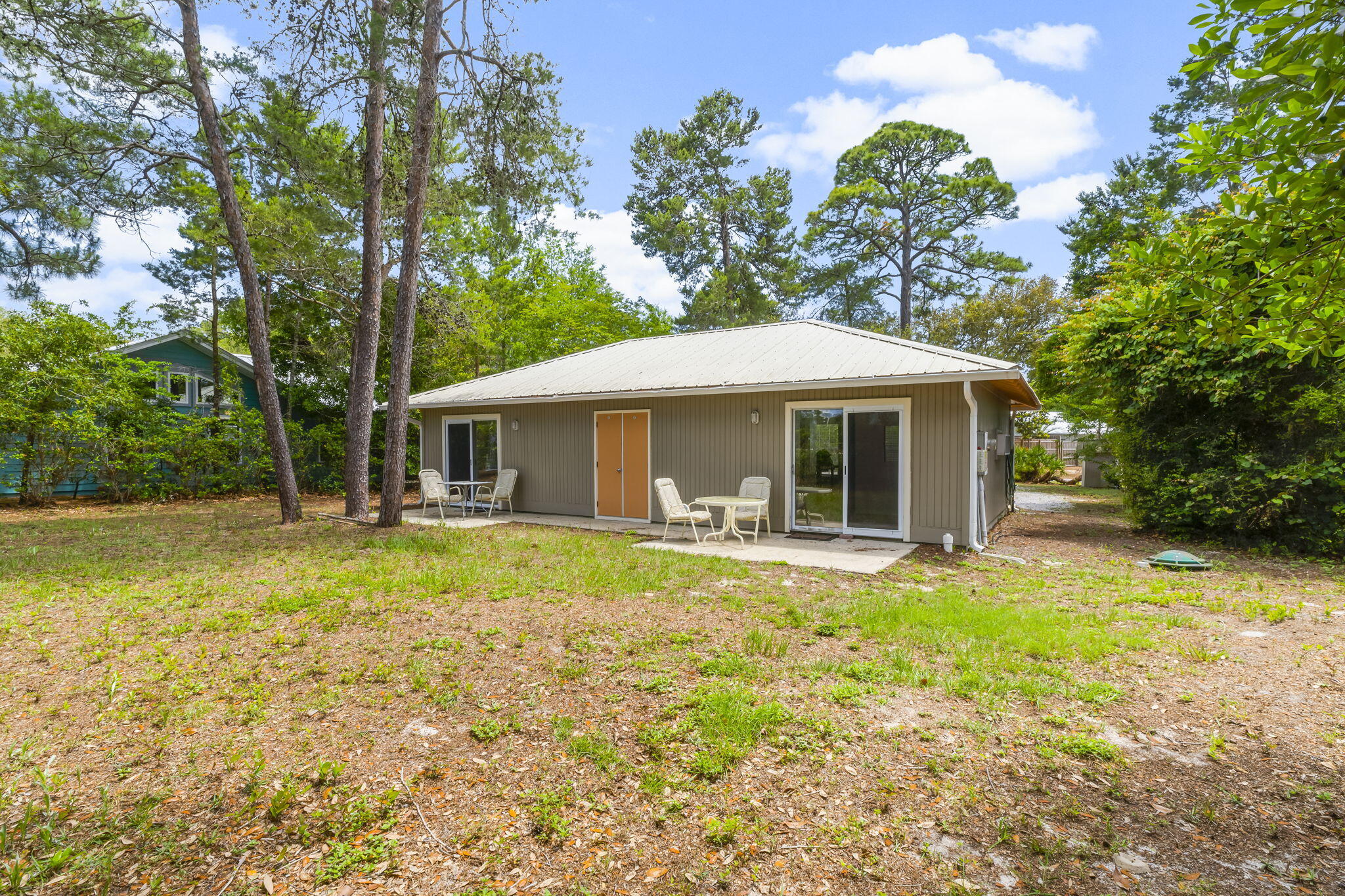 BEACH HIGHLAND - Residential Lease