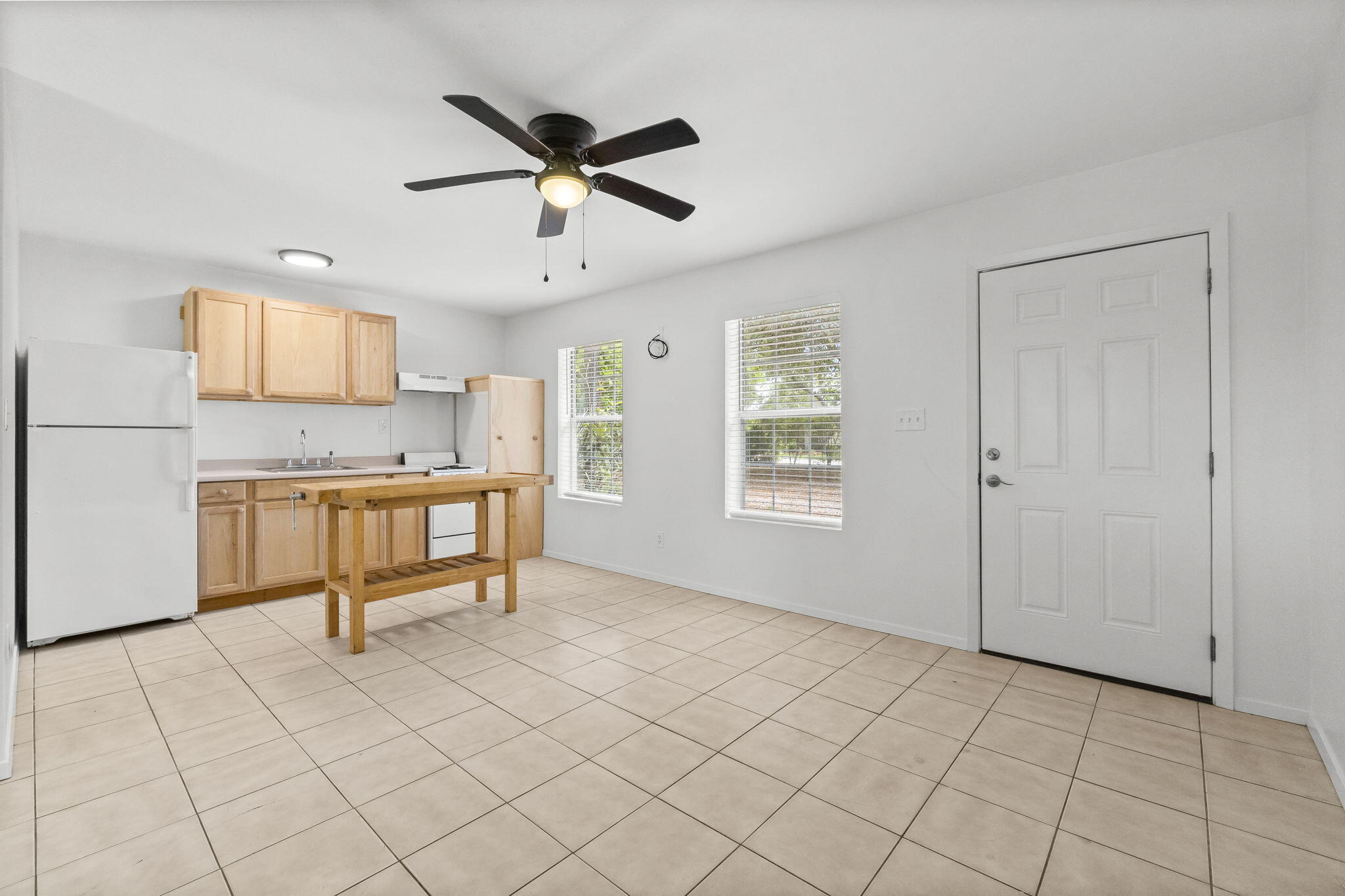 BEACH HIGHLAND - Residential Lease