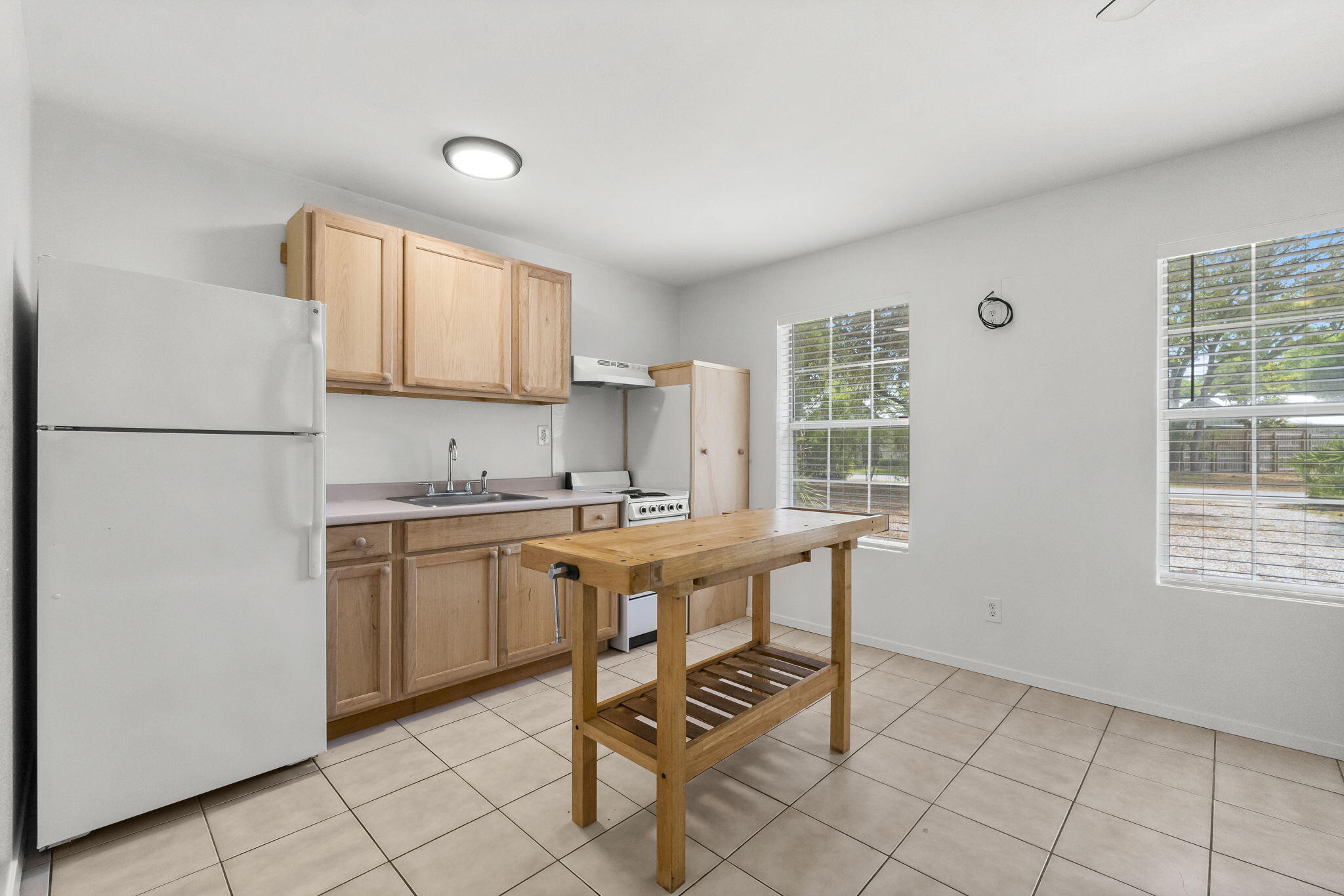 BEACH HIGHLAND - Residential Lease