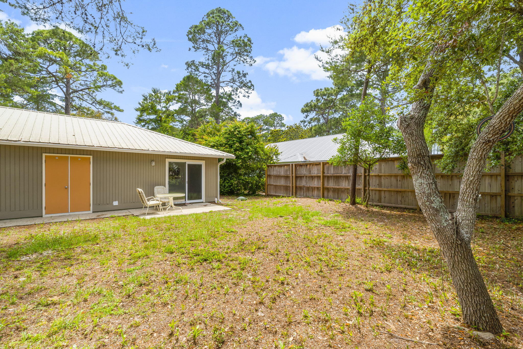 BEACH HIGHLAND - Residential Lease