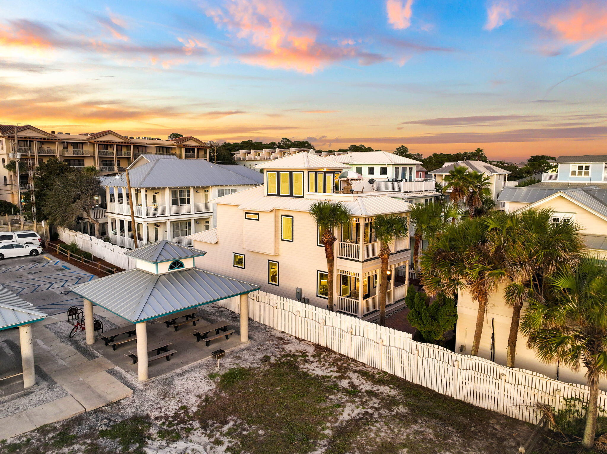 SUNRISE BEACH - Residential