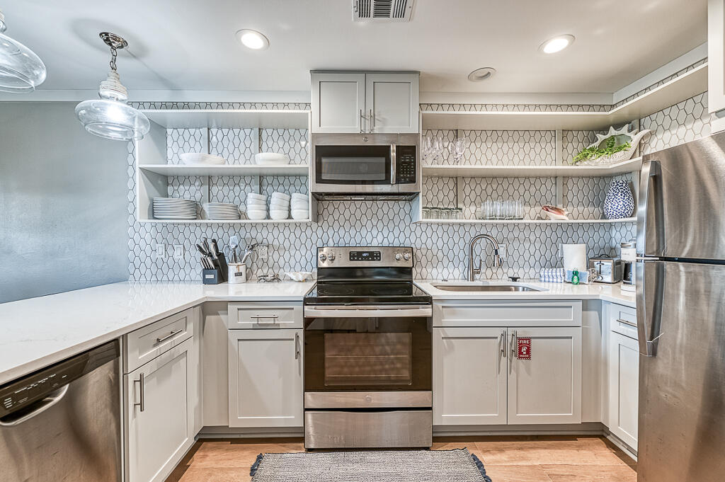 BEACHWOOD VILLAS CONDO - Residential