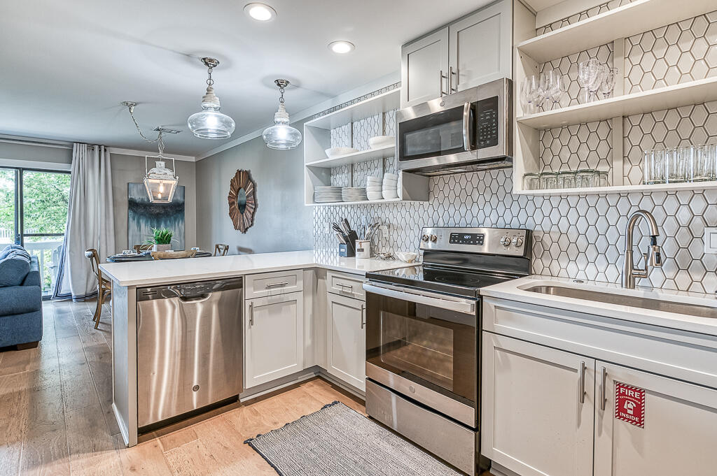 BEACHWOOD VILLAS CONDO - Residential