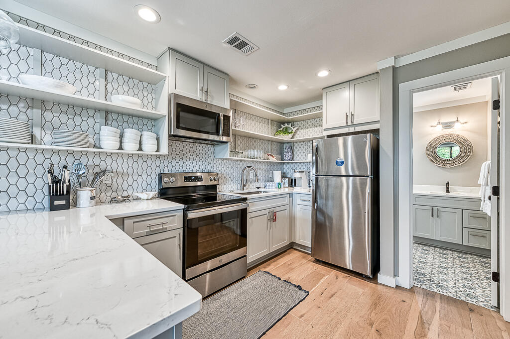 BEACHWOOD VILLAS CONDO - Residential