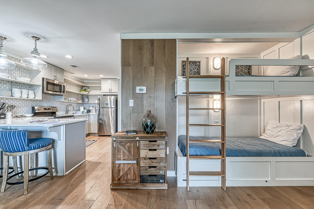 BEACHWOOD VILLAS CONDO - Residential