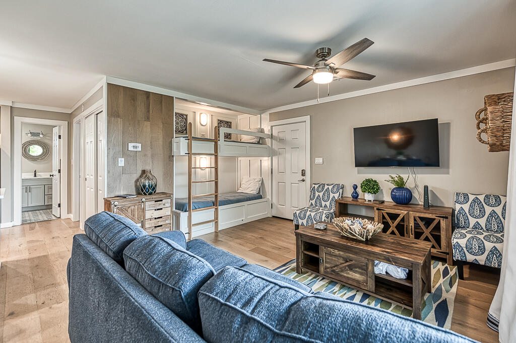 BEACHWOOD VILLAS CONDO - Residential